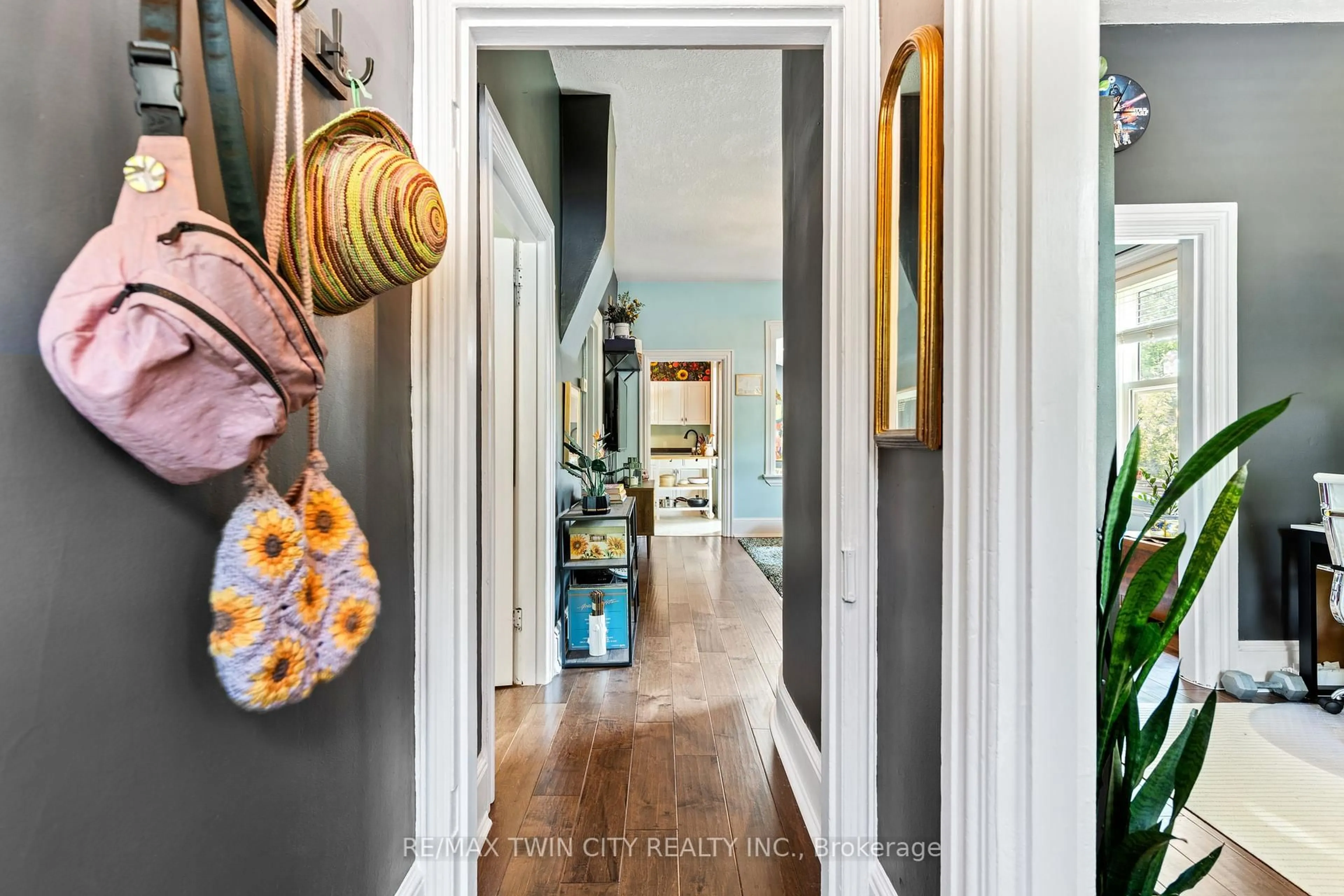 Indoor entryway for 5 Metcalfe St, Cambridge Ontario N1S 2N7