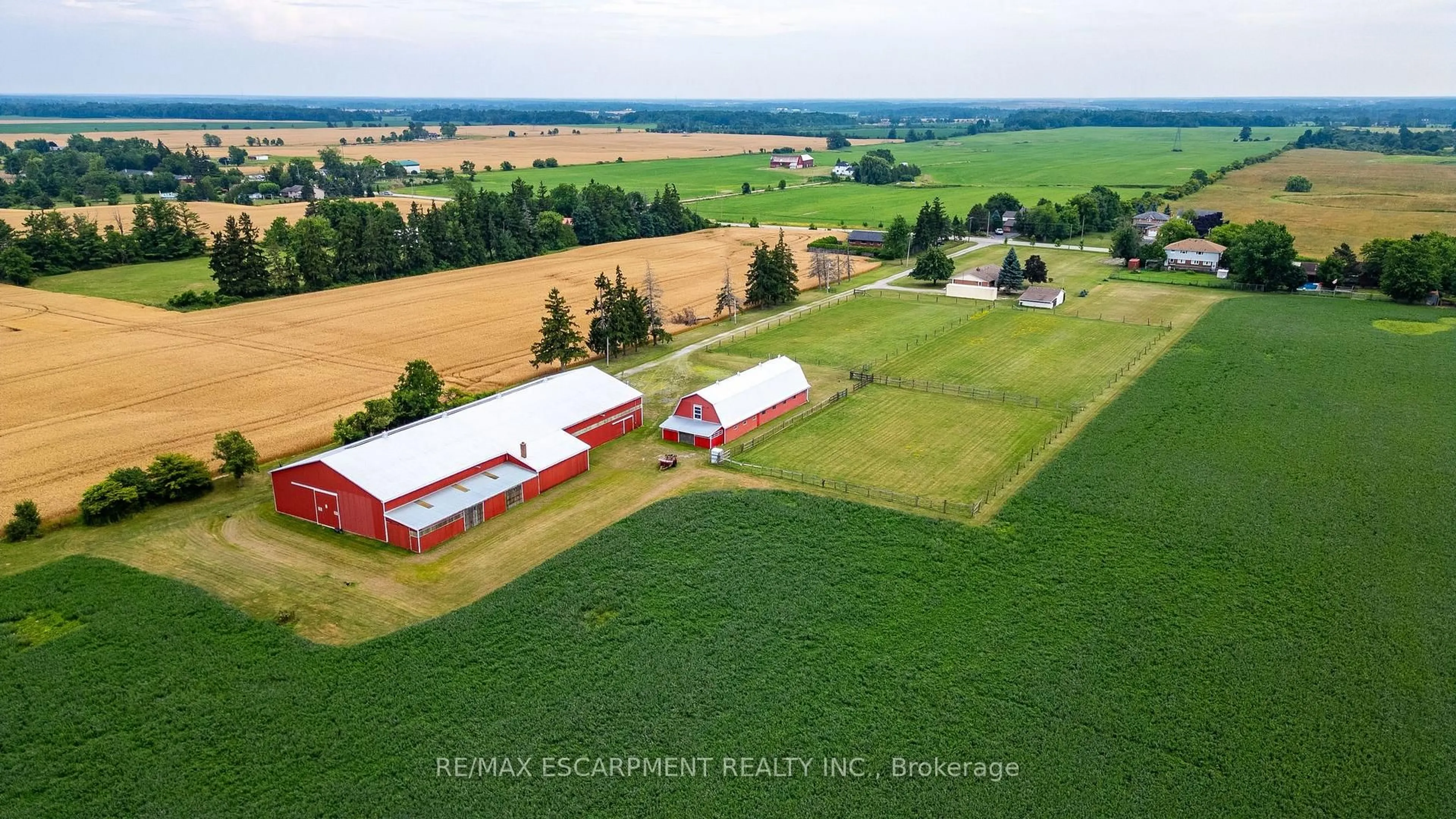 A pic from outside/outdoor area/front of a property/back of a property/a pic from drone, building for 2276 Binbrook Rd, Hamilton Ontario L0R 1C0