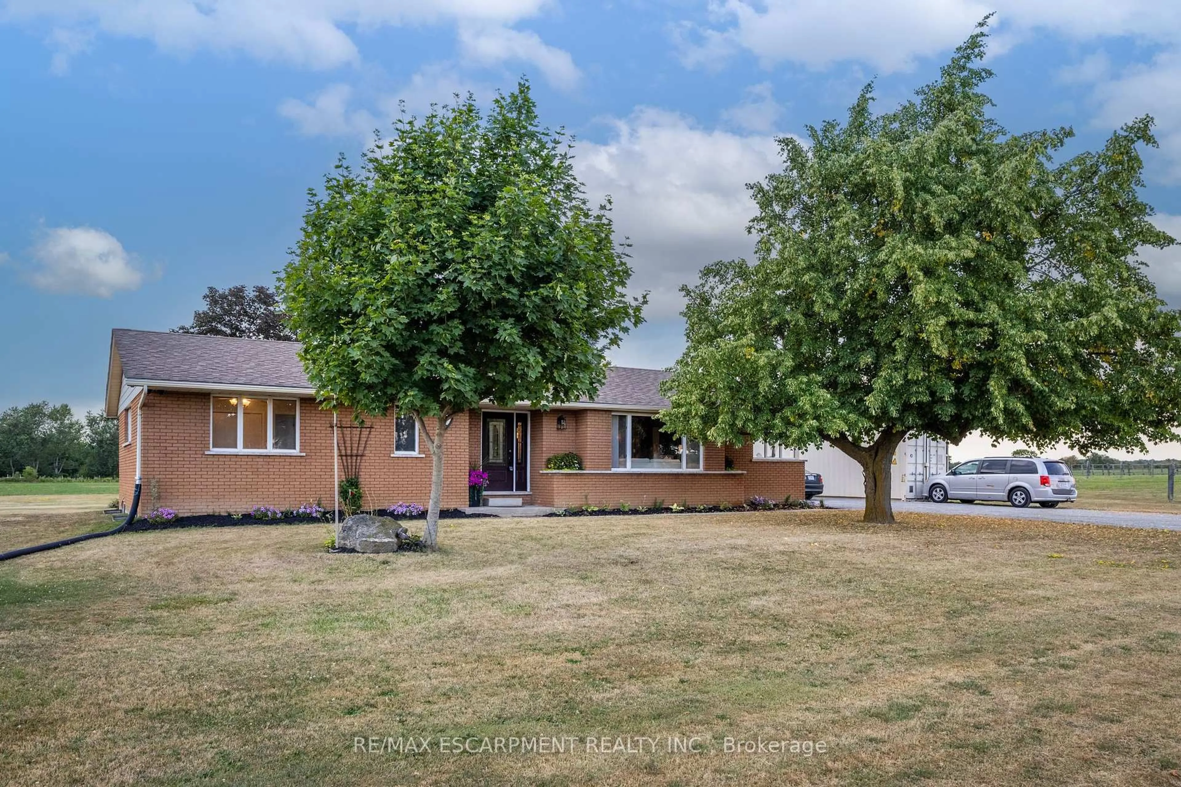 A pic from outside/outdoor area/front of a property/back of a property/a pic from drone, street for 2276 Binbrook Rd, Hamilton Ontario L0R 1C0