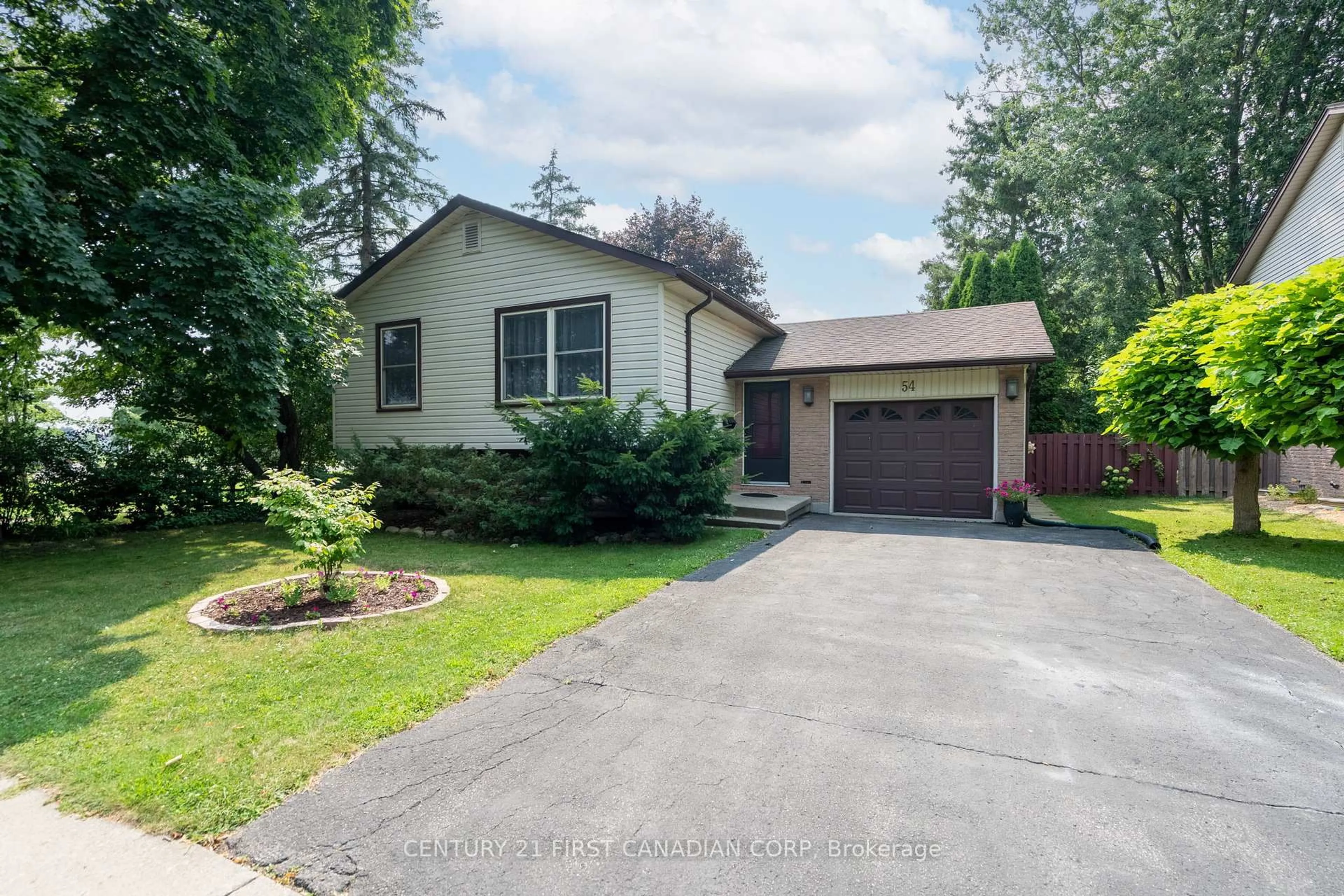 Home with vinyl exterior material, street for 54 Four Oaks Cres, London South Ontario N6J 4B7