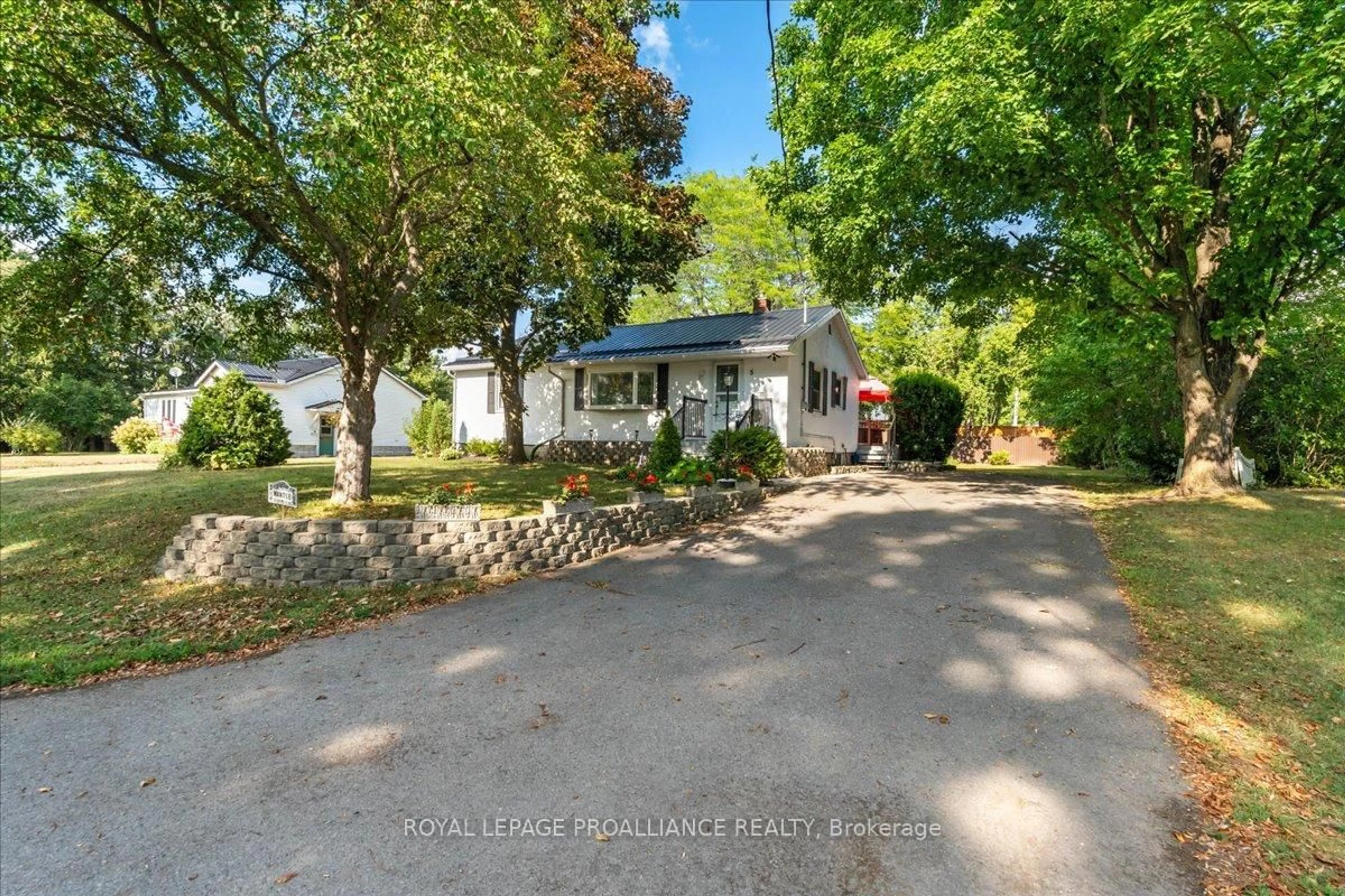 A pic from outside/outdoor area/front of a property/back of a property/a pic from drone, unknown for 5 South Maloney St, Limoges Ontario K0K 2M0