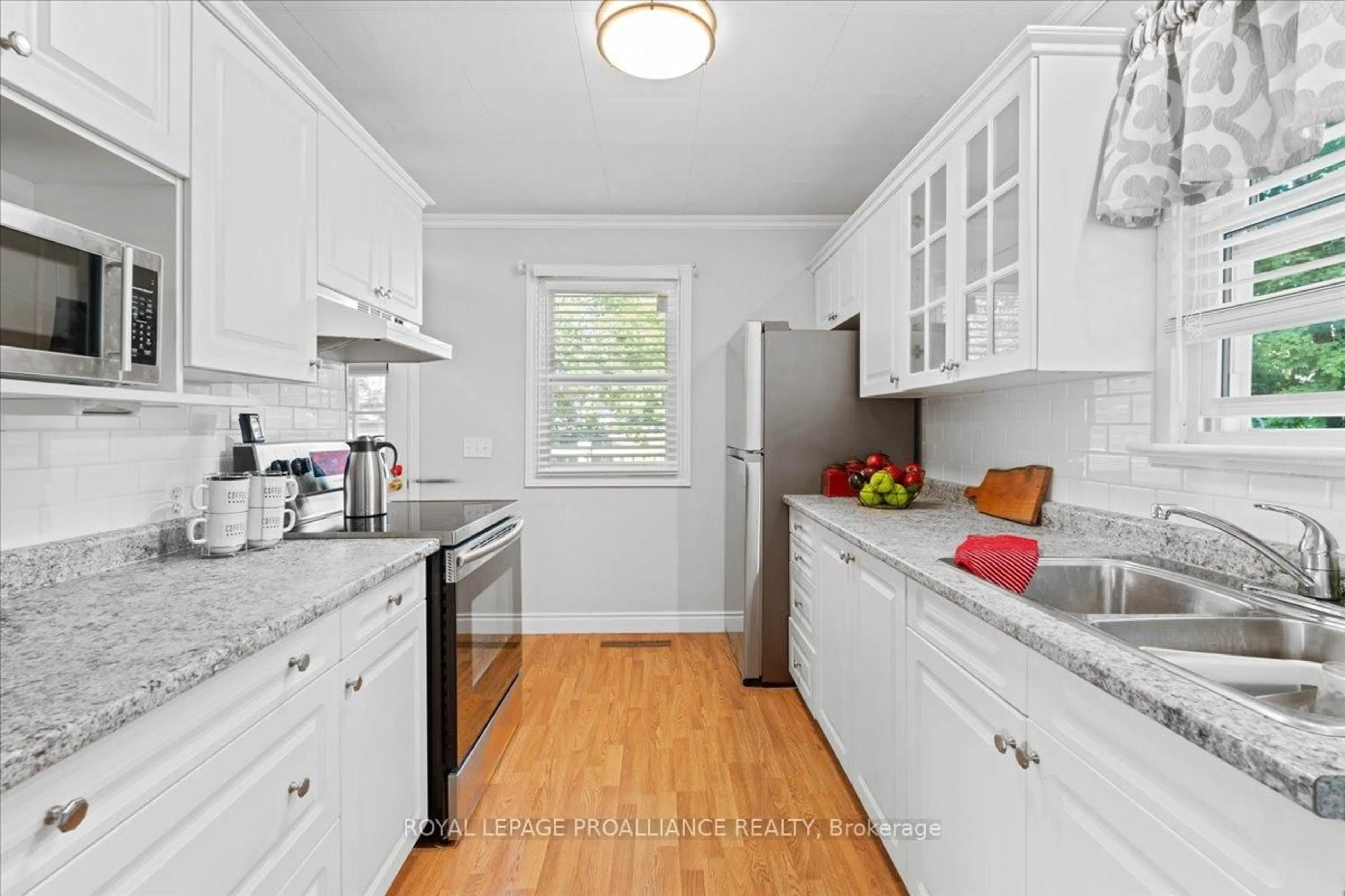 Standard kitchen, unknown for 5 South Maloney St, Limoges Ontario K0K 2M0