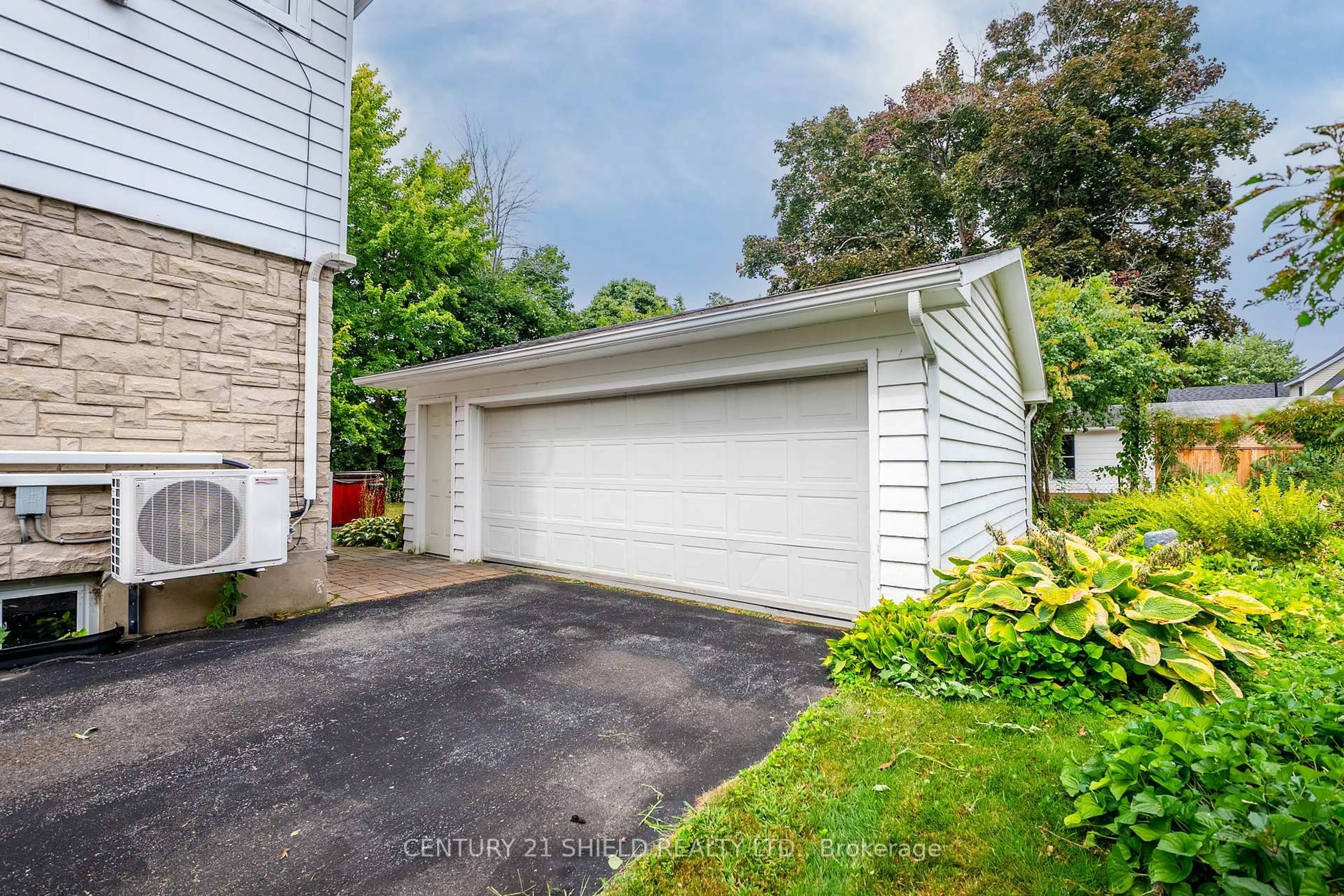 Indoor garage for 903 Riverdale Ave, Cornwall Ontario K6J 2L3