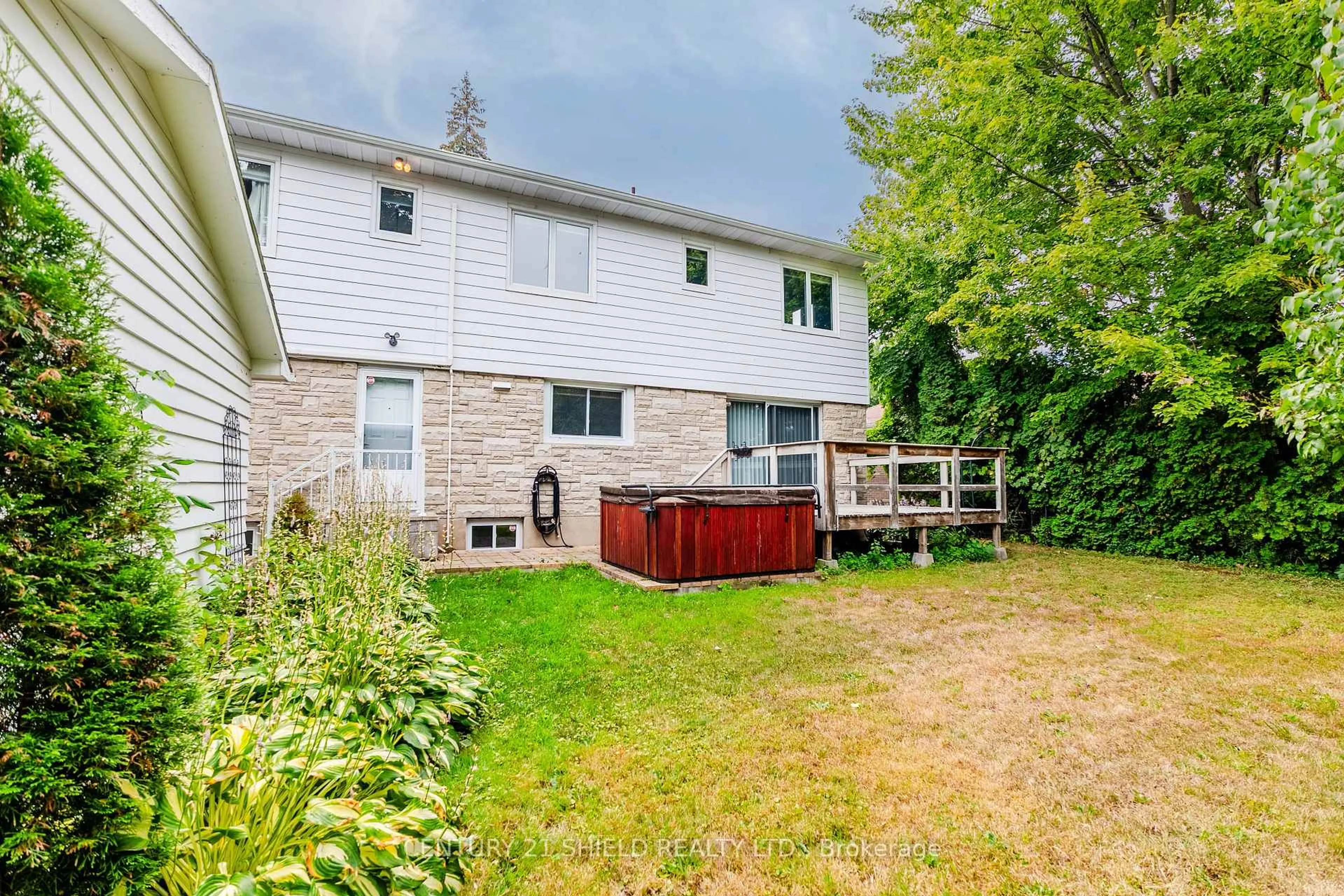 Patio, street for 903 Riverdale Ave, Cornwall Ontario K6J 2L3