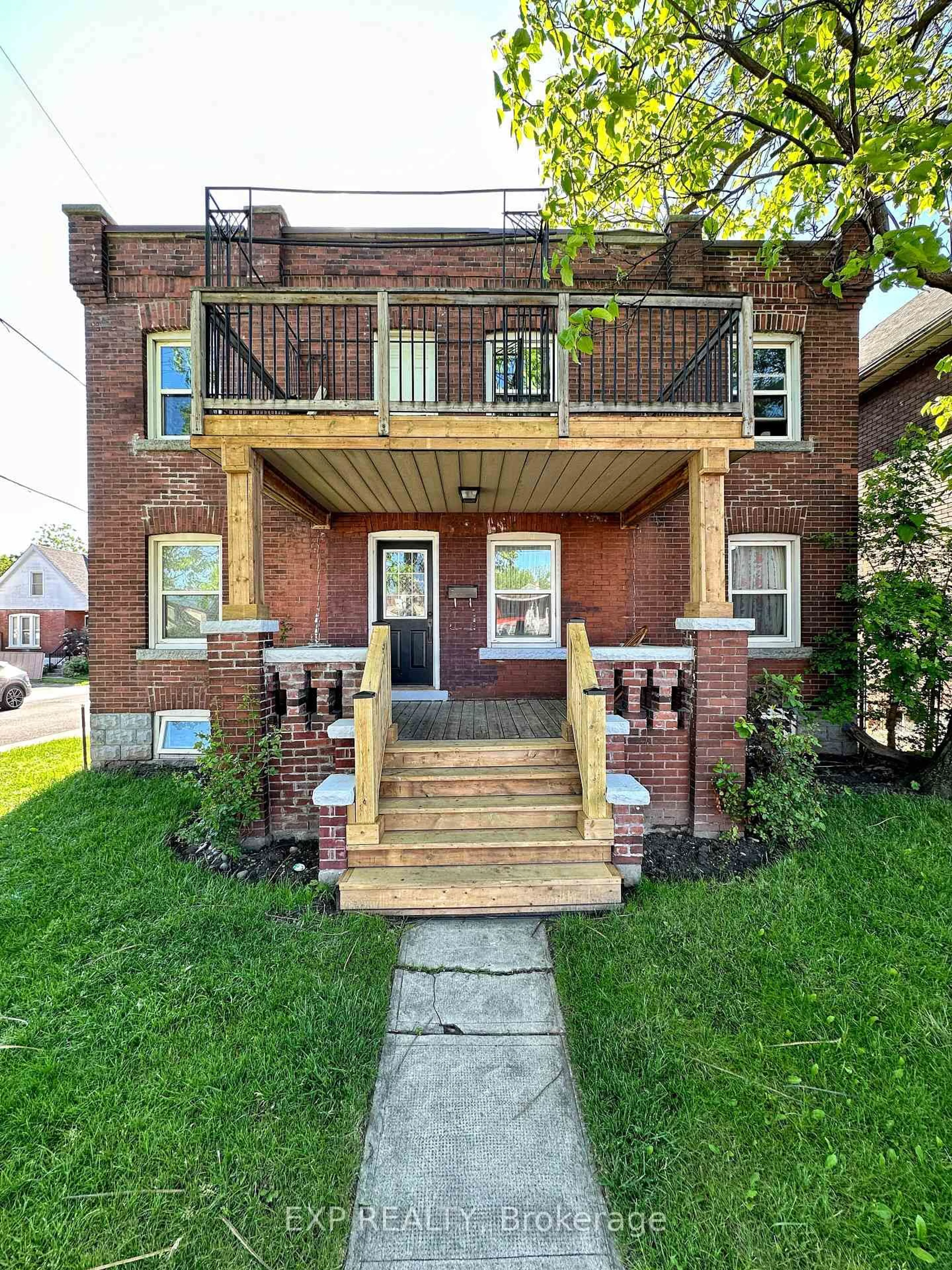 Home with brick exterior material, street for 140 Gage Ave, Hamilton Ontario L8L 7A2