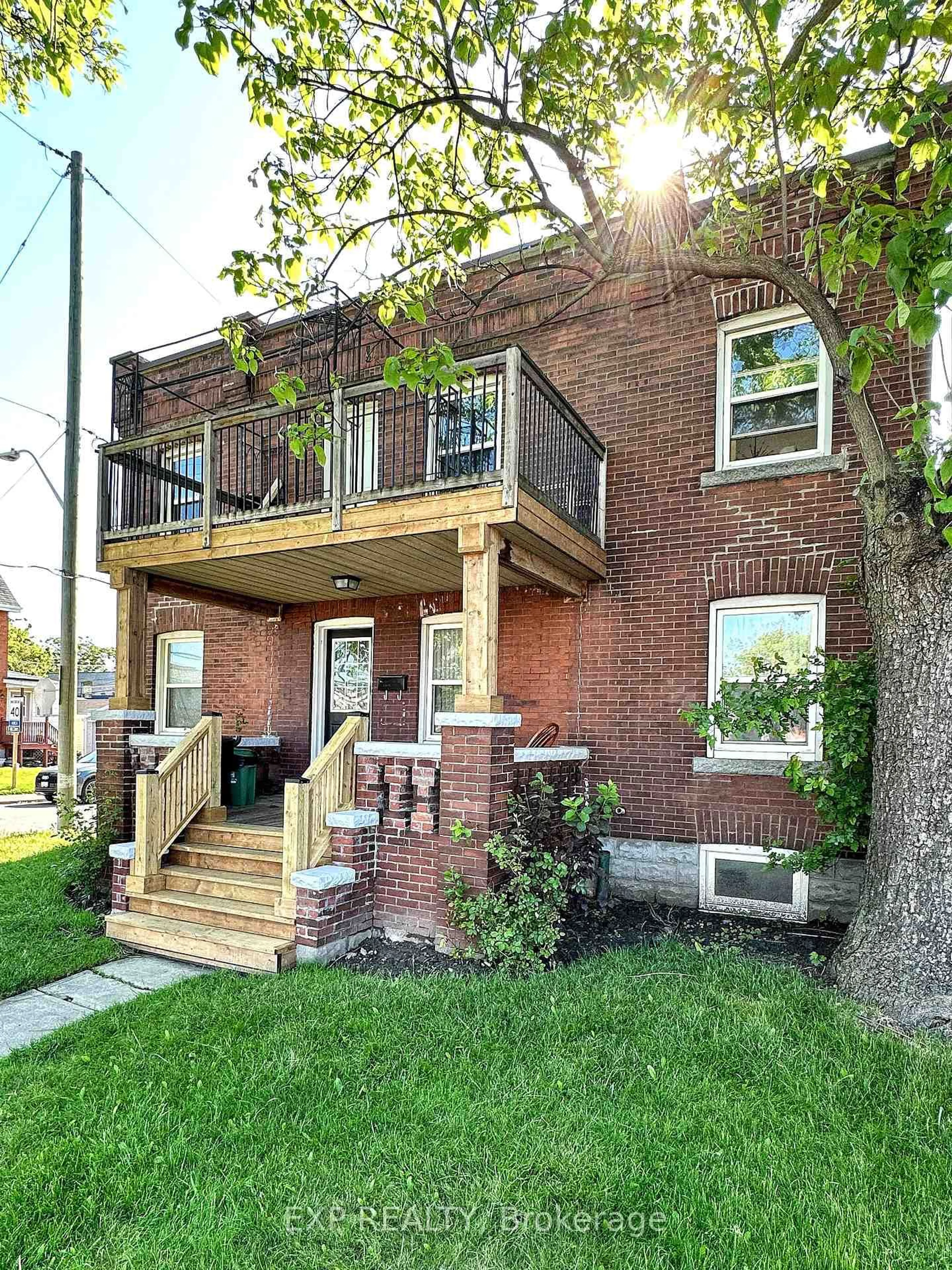 Home with brick exterior material, street for 140 Gage Ave, Hamilton Ontario L8L 7A2