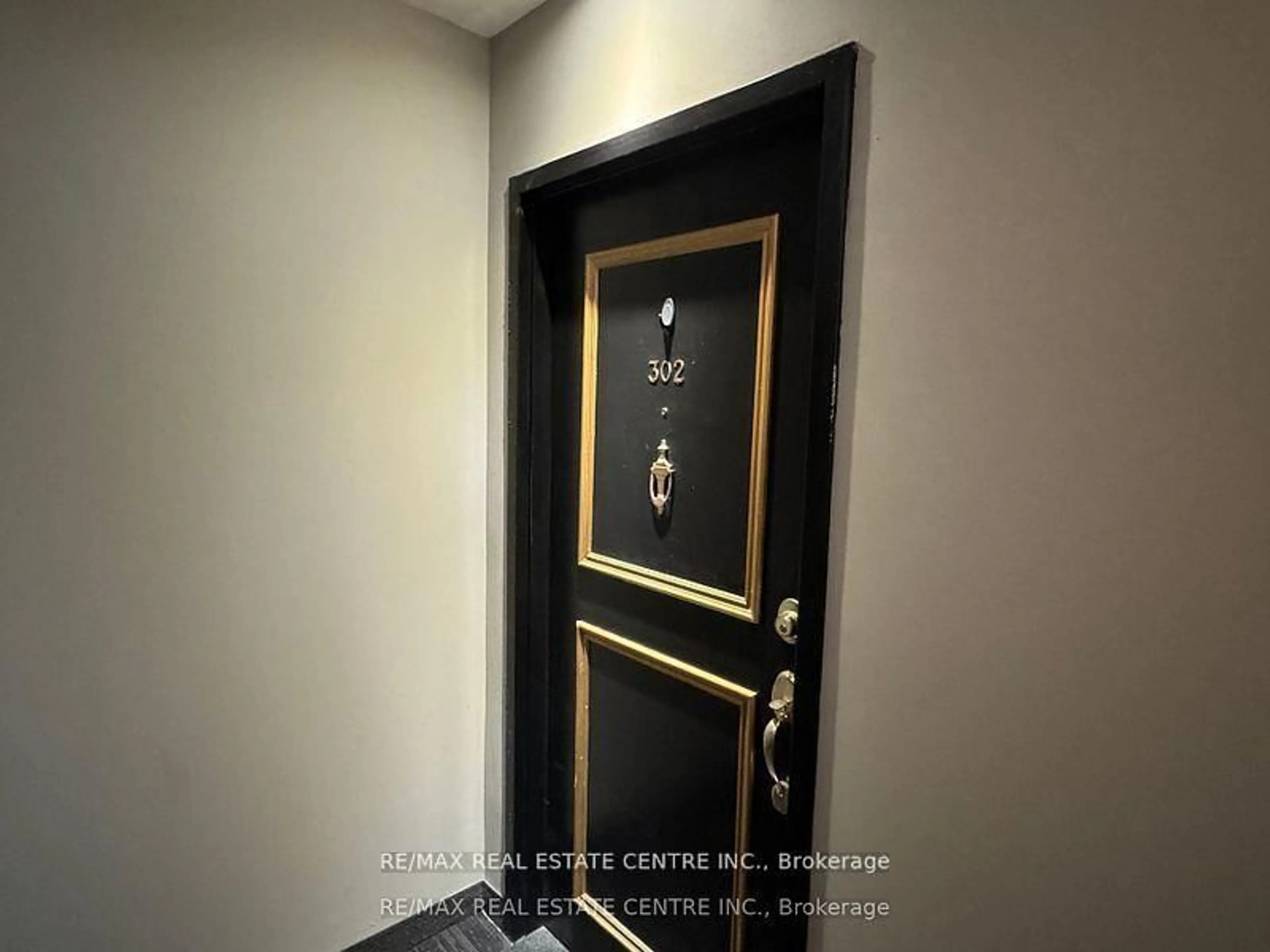 Indoor foyer for 135 James St #302, Hamilton Ontario L8P 2Z6