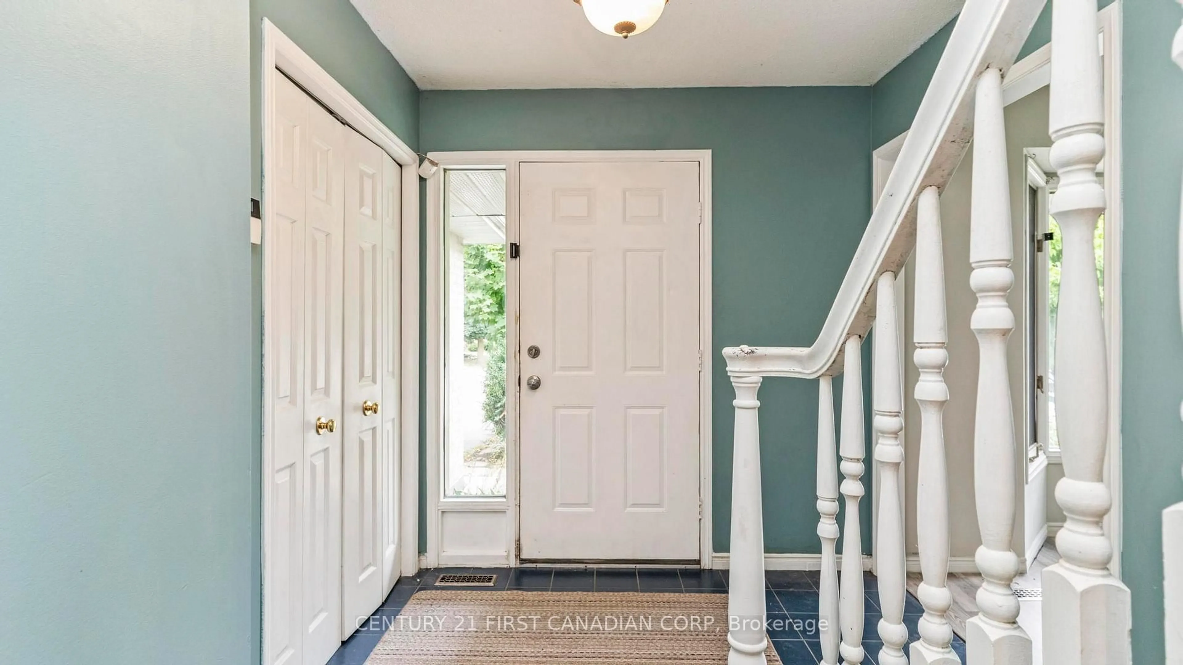 Indoor entryway for 66 Benedict Crt, London East Ontario N5Y 5H6