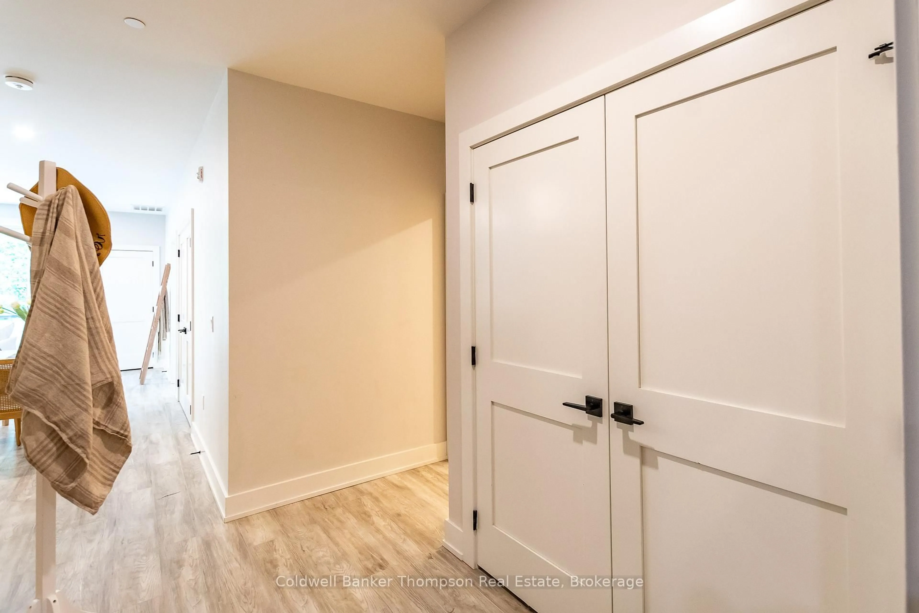 Indoor entryway for 18 Campus Tr #207, Huntsville Ontario P1H 0K2
