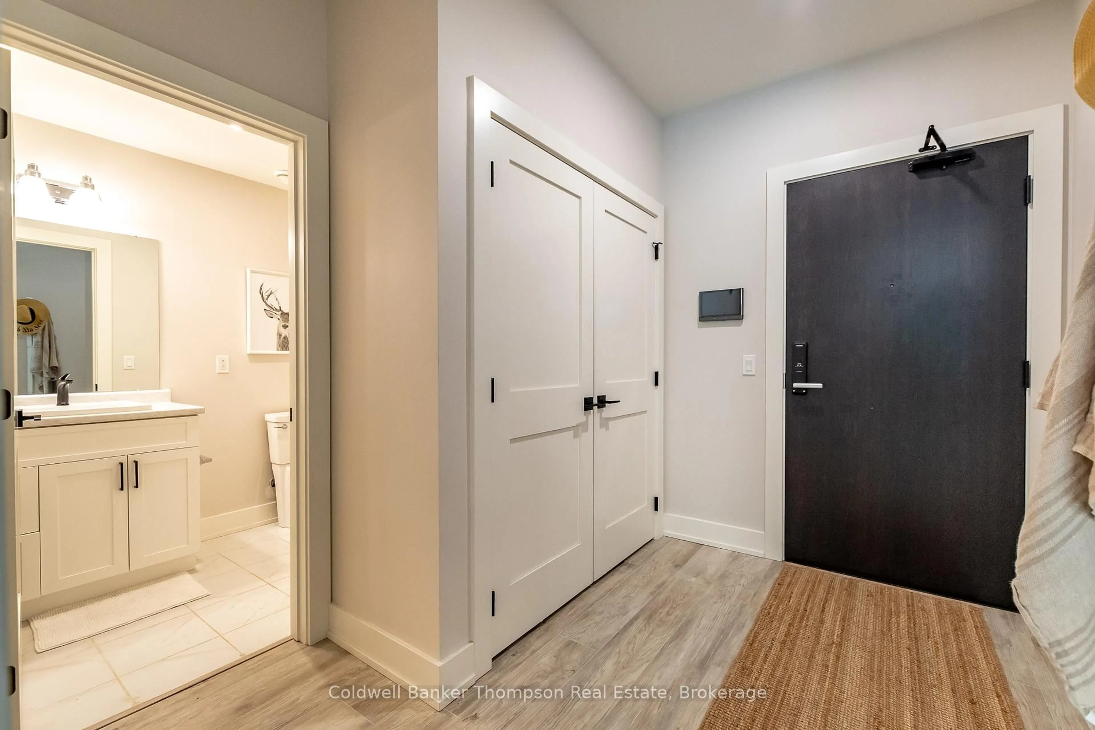 Indoor entryway for 18 Campus Tr #207, Huntsville Ontario P1H 0K2