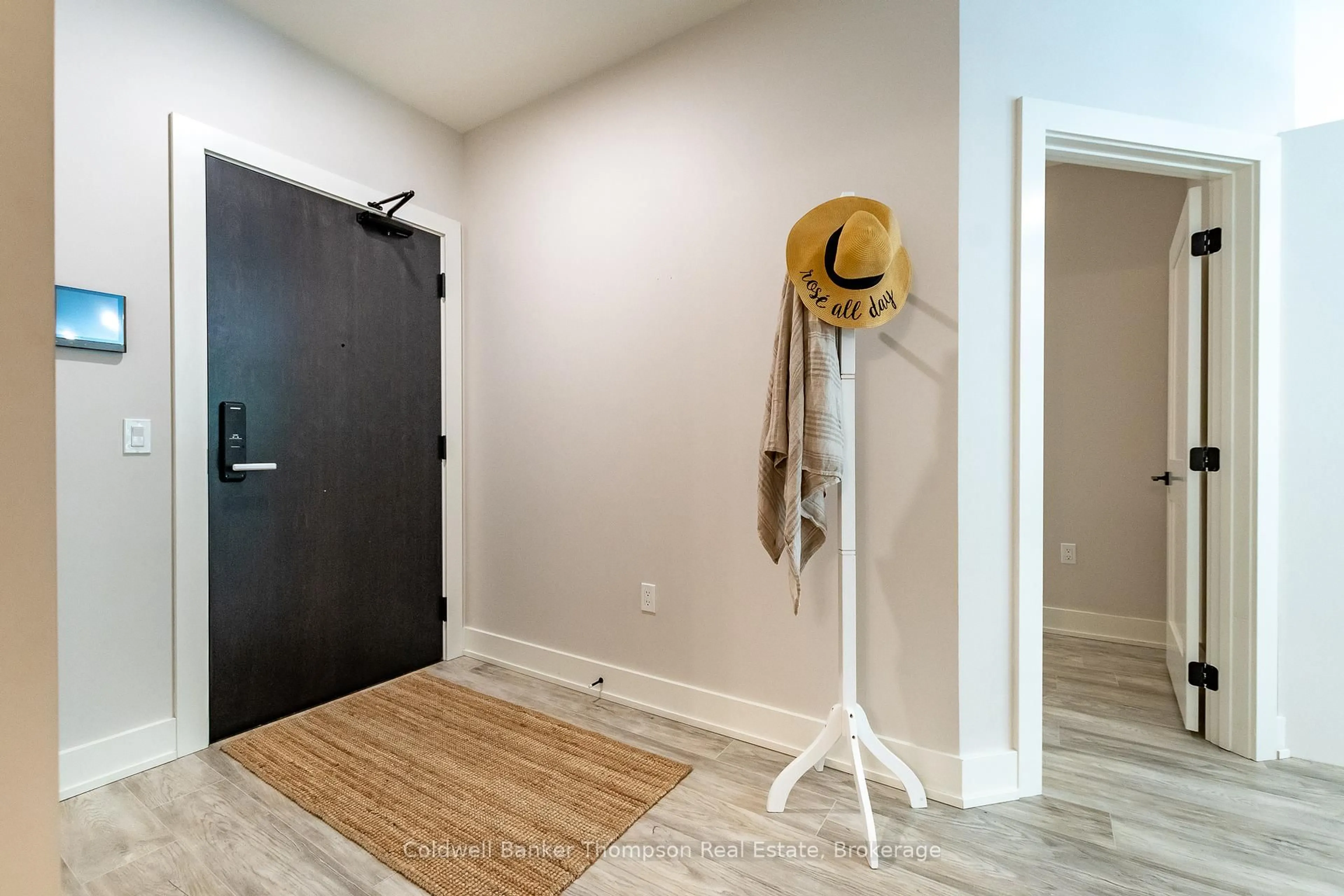 Indoor entryway for 18 Campus Tr #207, Huntsville Ontario P1H 0K2