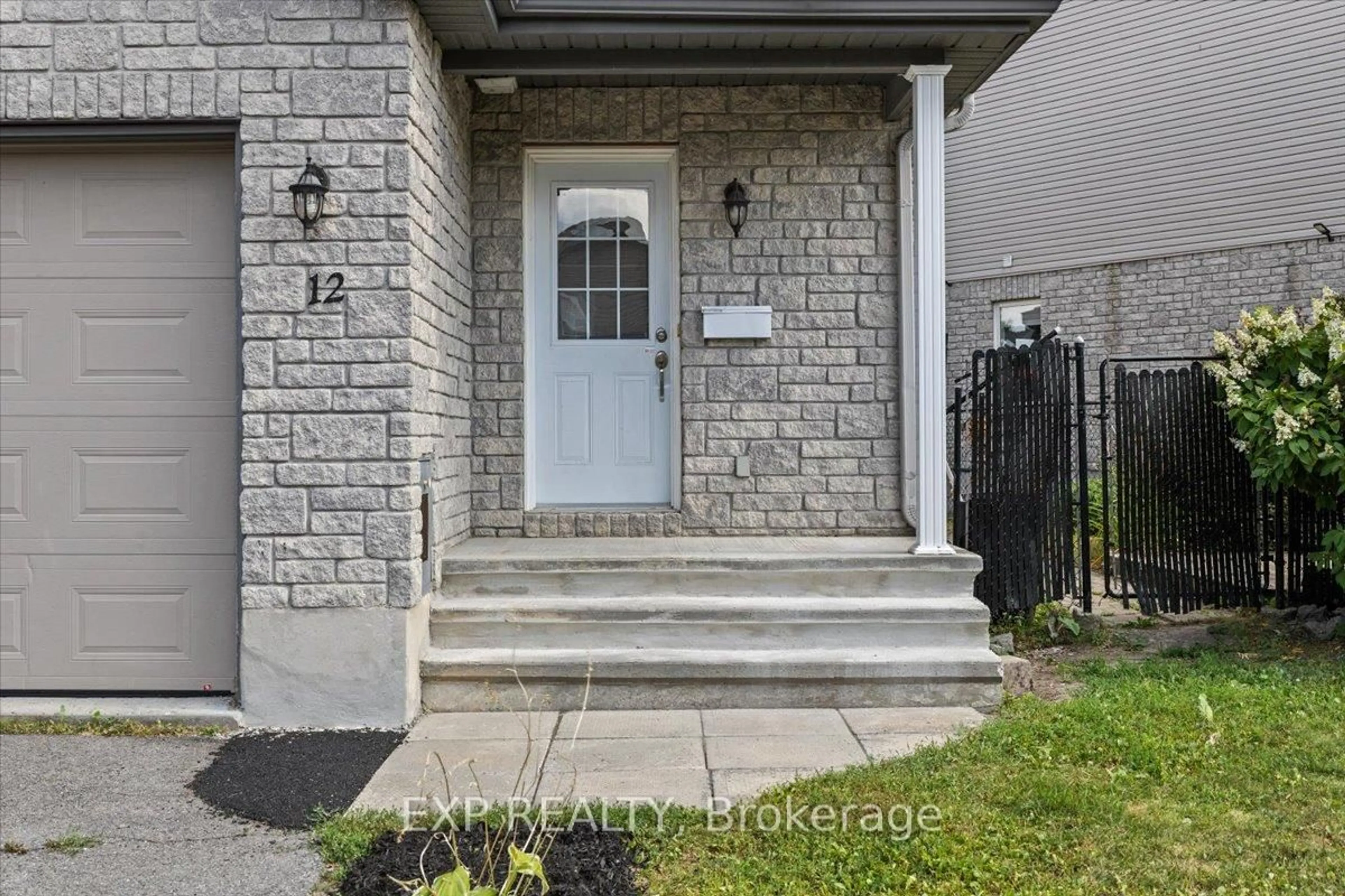 Indoor entryway for 12 John Findlay Terr, Arnprior Ontario K7S 3Z3