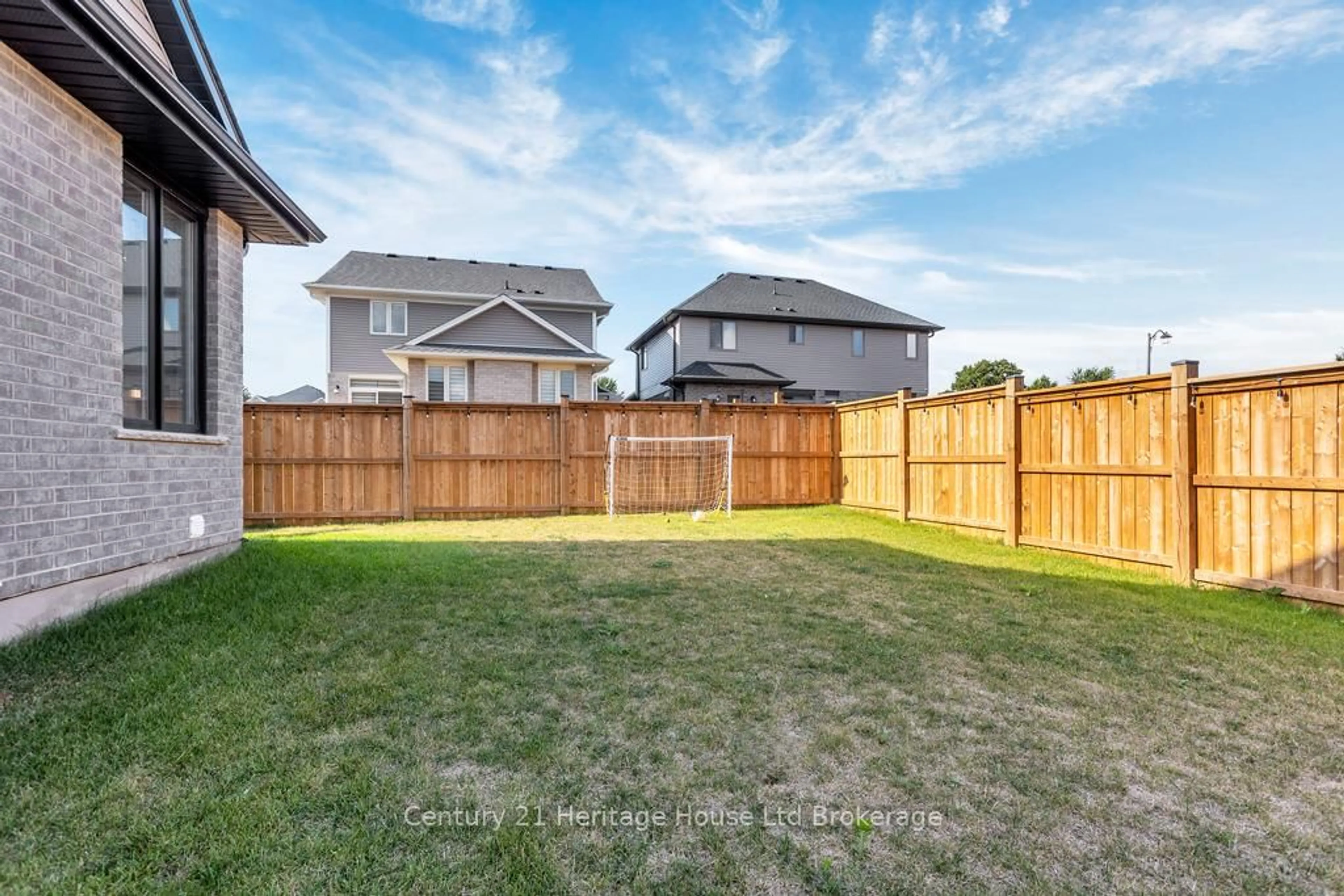 Patio, mountain view for 101 Graydon Dr, South-West Oxford Ontario N0J 1N0