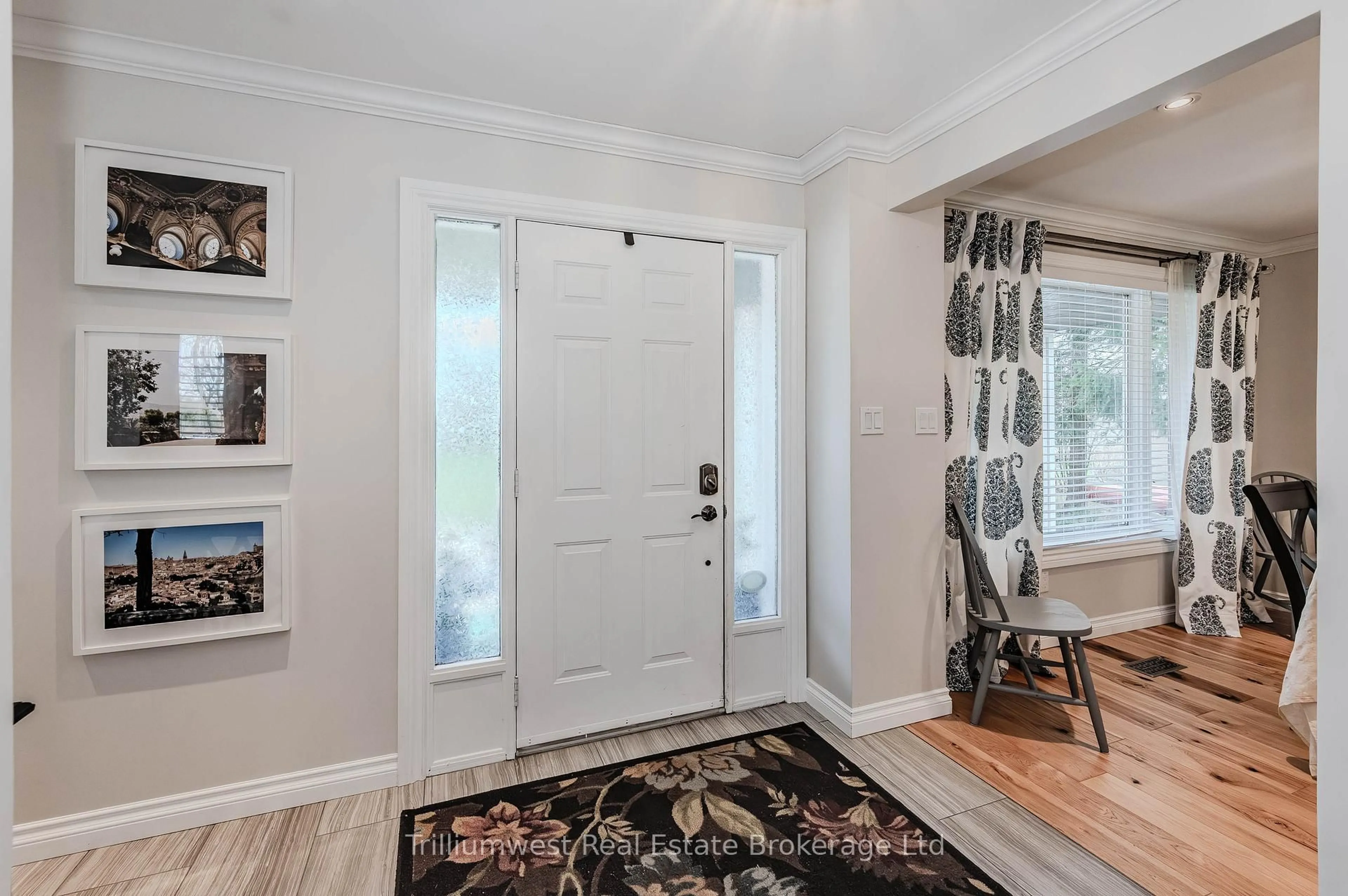 Indoor entryway for 4032 Maddaugh Rd, Puslinch Ontario N0B 2J0
