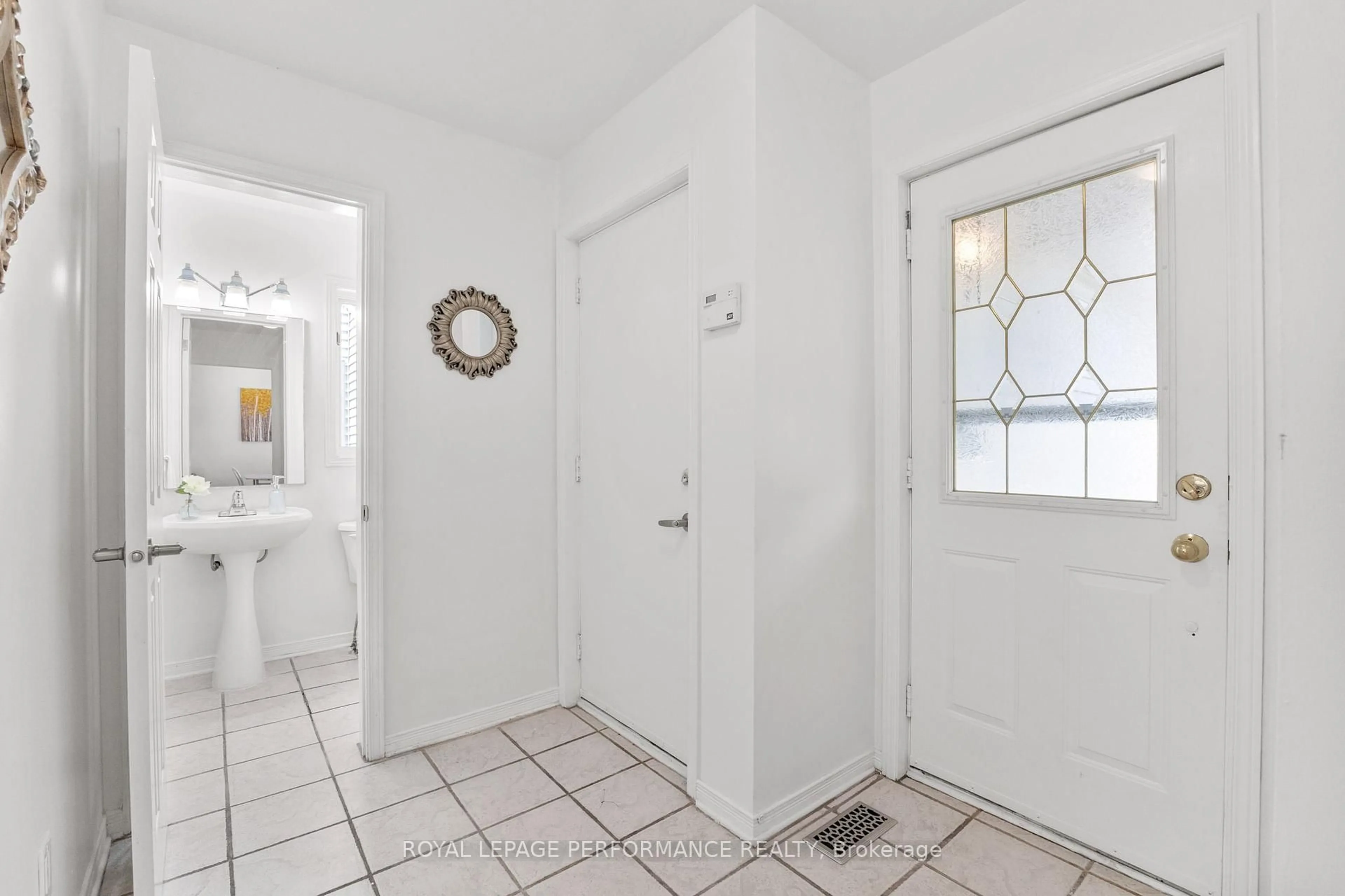 Indoor entryway for 2768 Wyldewood St, Ottawa Ontario K1T 2S4