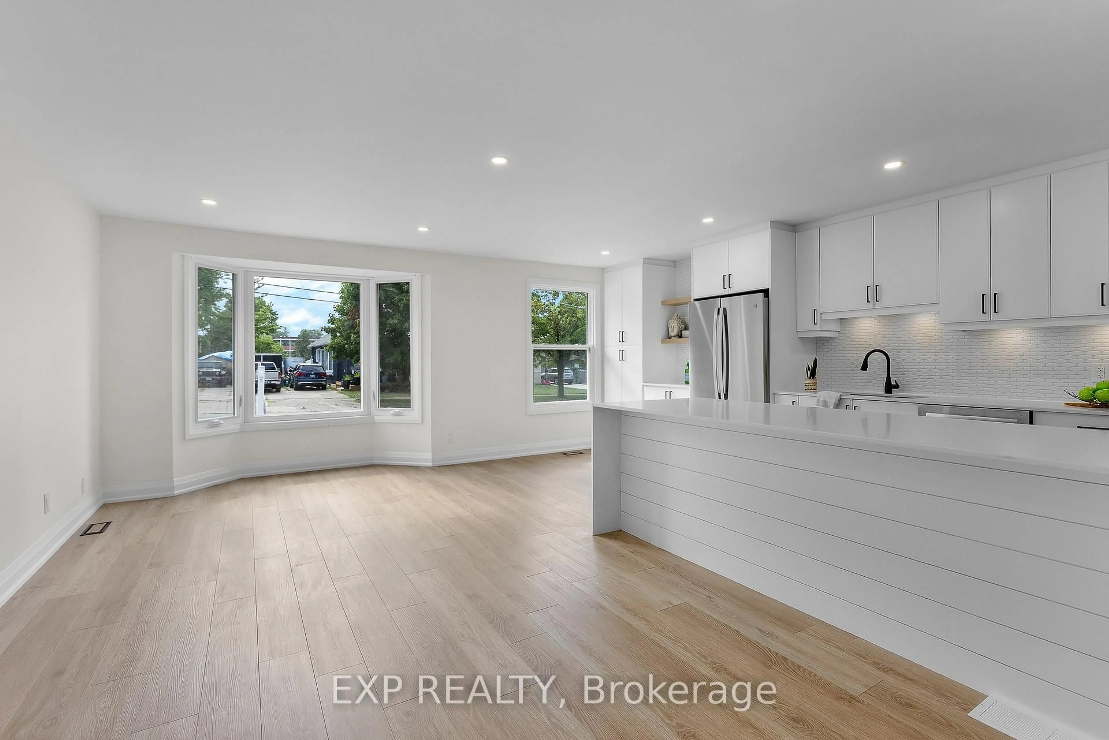 Open concept kitchen, ceramic/tile floor for 68 Chapel St, Thorold Ontario L2V 2E6