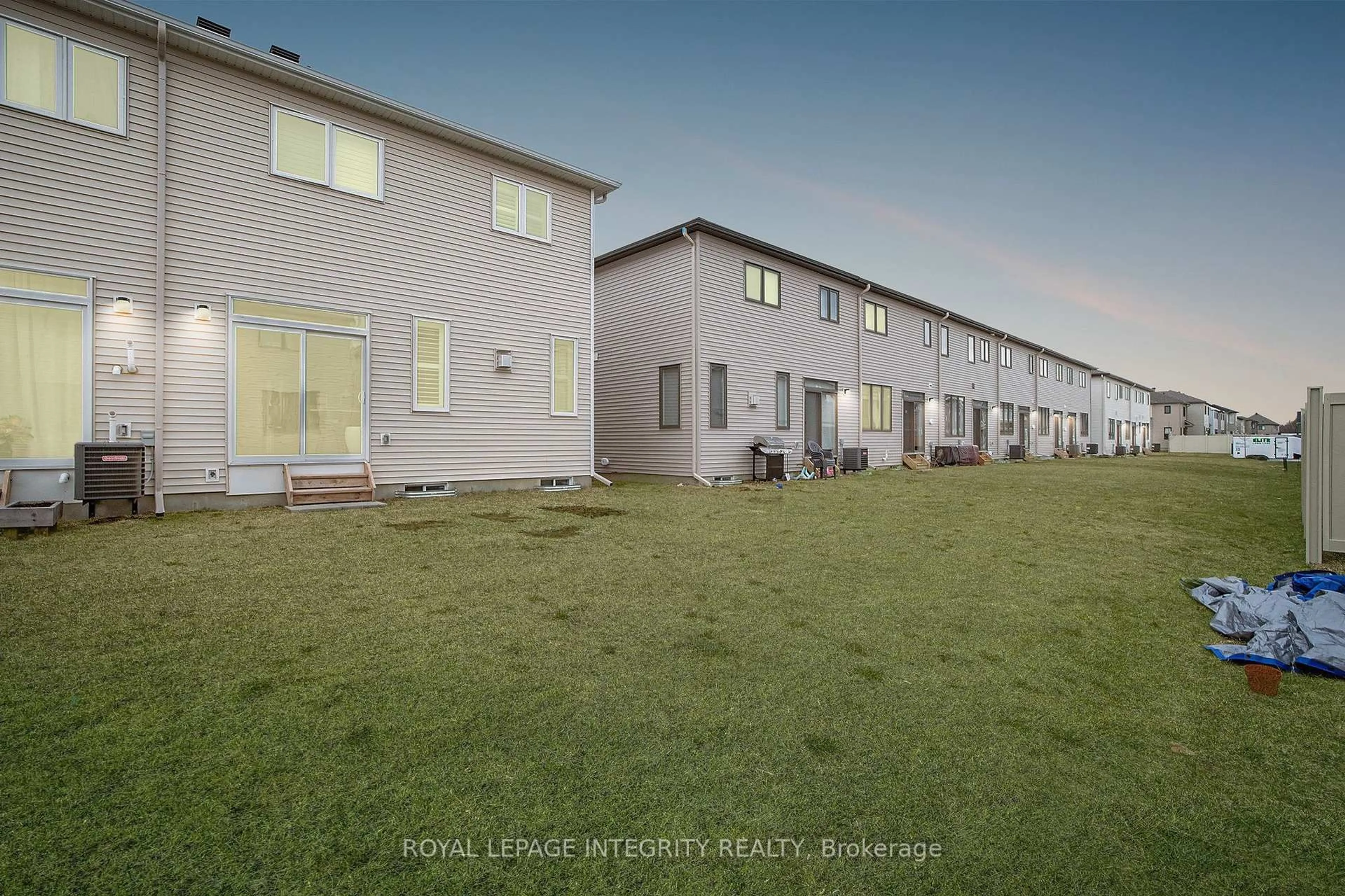 A pic from outside/outdoor area/front of a property/back of a property/a pic from drone, building for 355 Crossway Terr, Stittsville Ontario K2S 2Z3