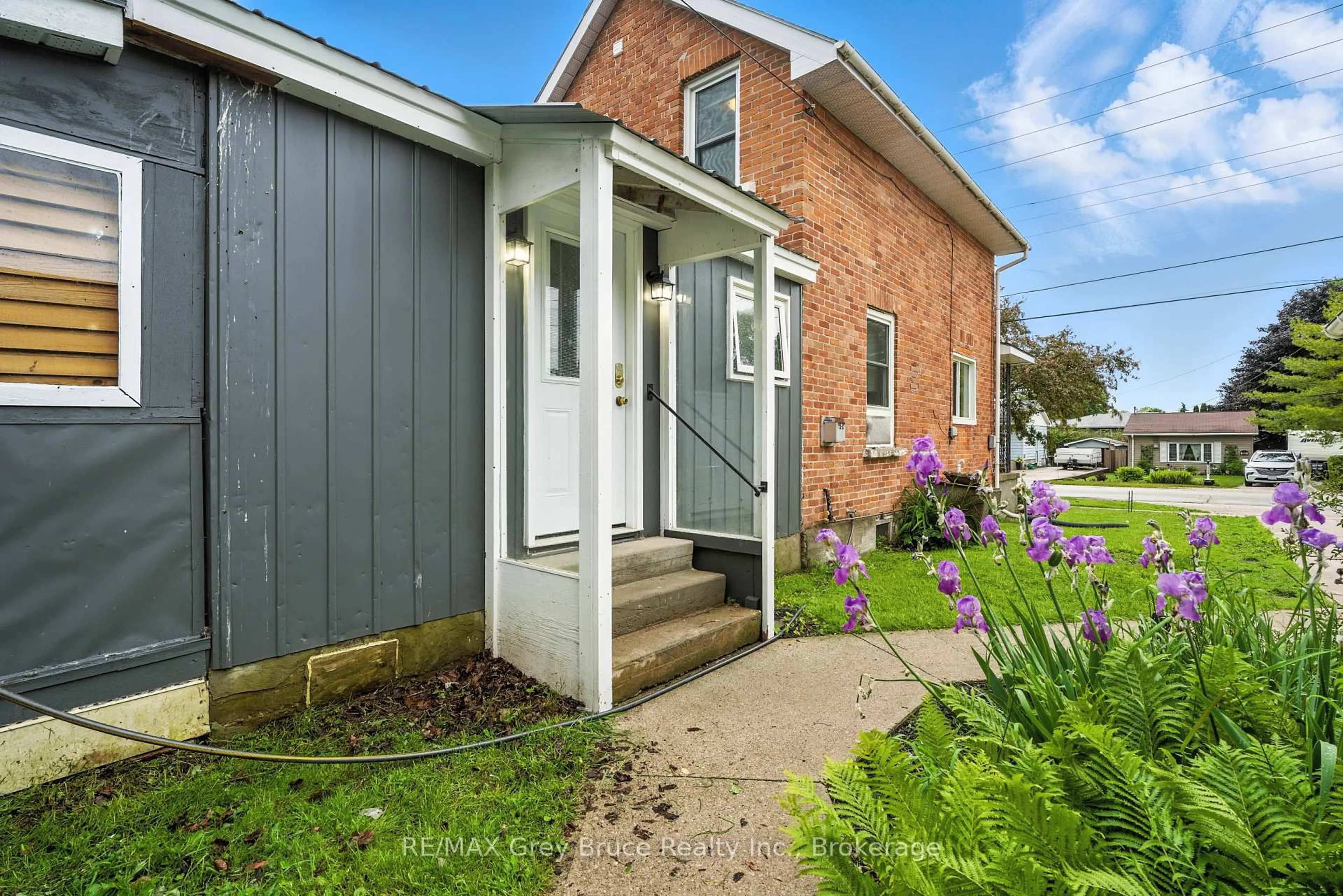 Unknown for 1857 6th Ave, Owen Sound Ontario N4K 2W1
