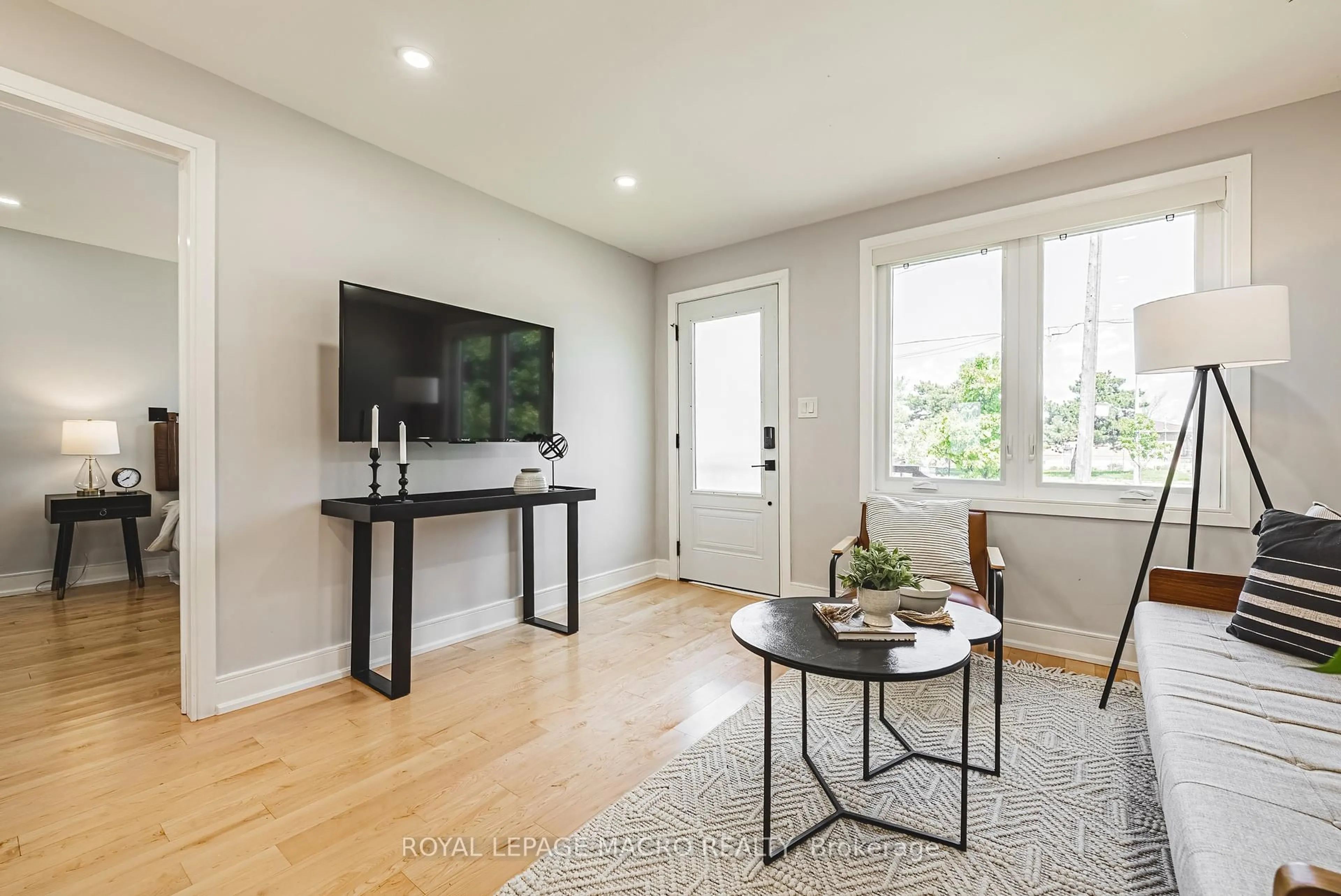 Unknown for 2016 Barton St, Hamilton Ontario L8H 2Y8