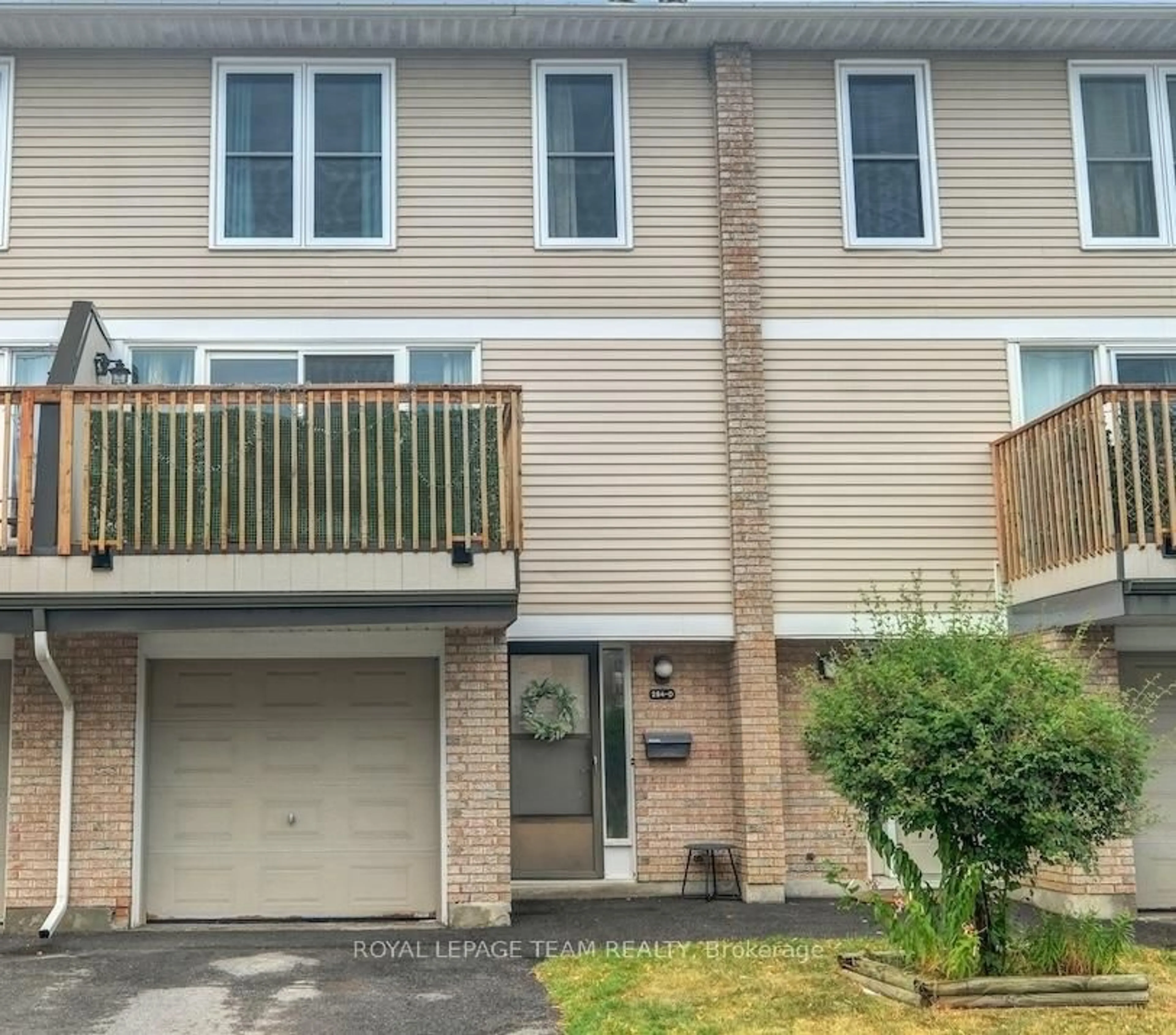 Home with vinyl exterior material, street for 284 Dalehurst Dr, Ottawa Ontario K2G 4J5