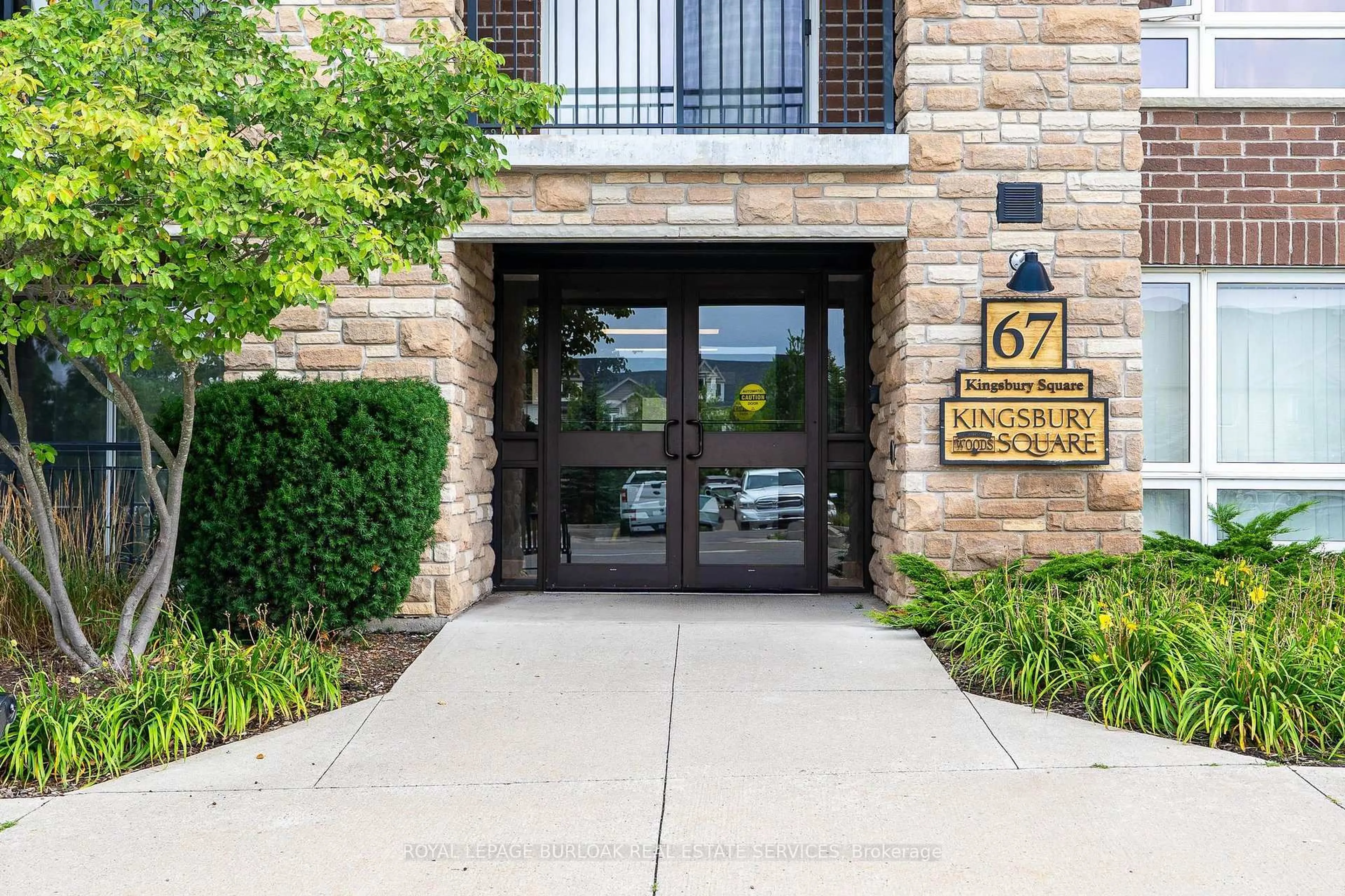 Indoor foyer for 67 Kingsbury Sq #307, Guelph Ontario N1L 0L3