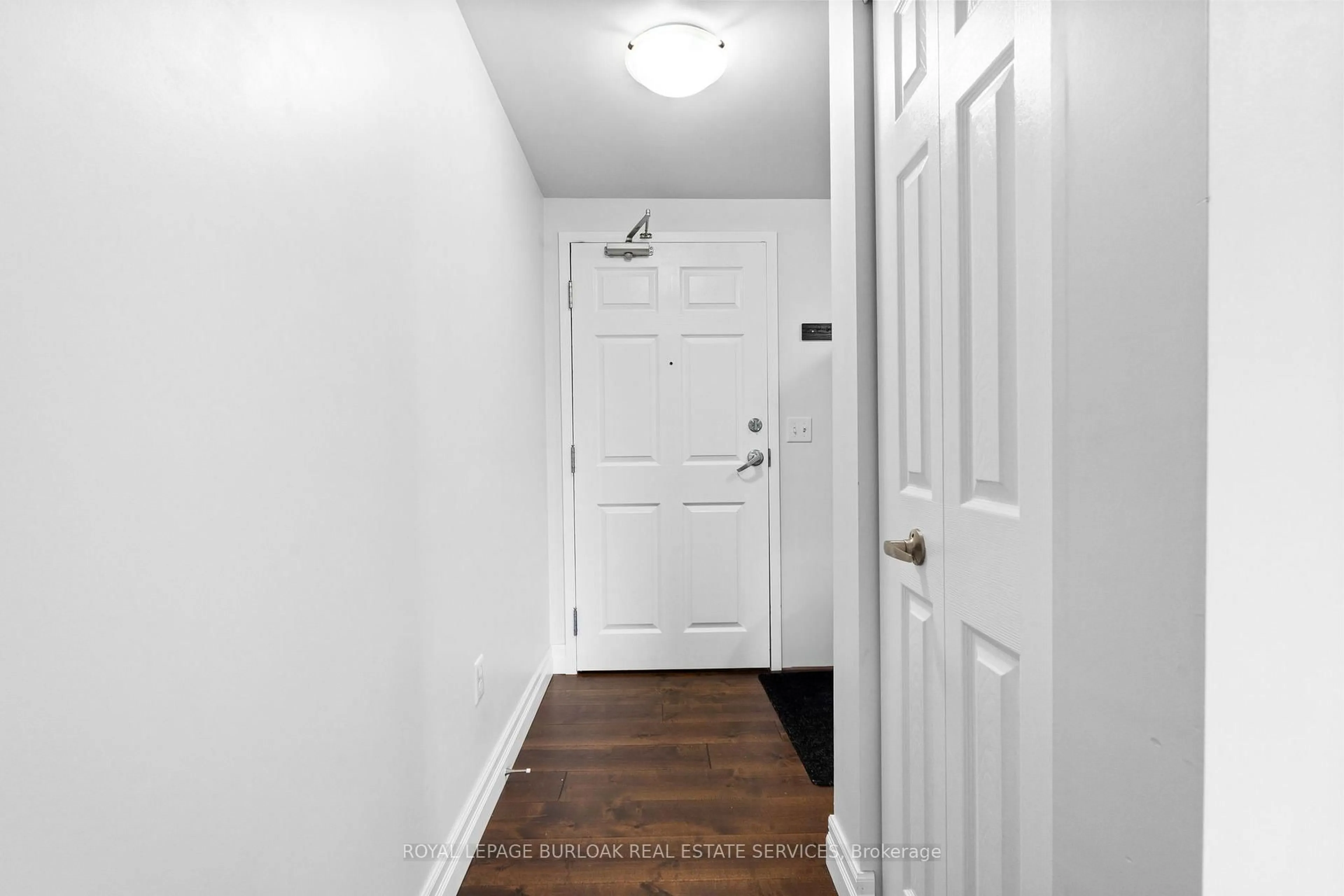 Indoor entryway for 67 Kingsbury Sq #307, Guelph Ontario N1L 0L3