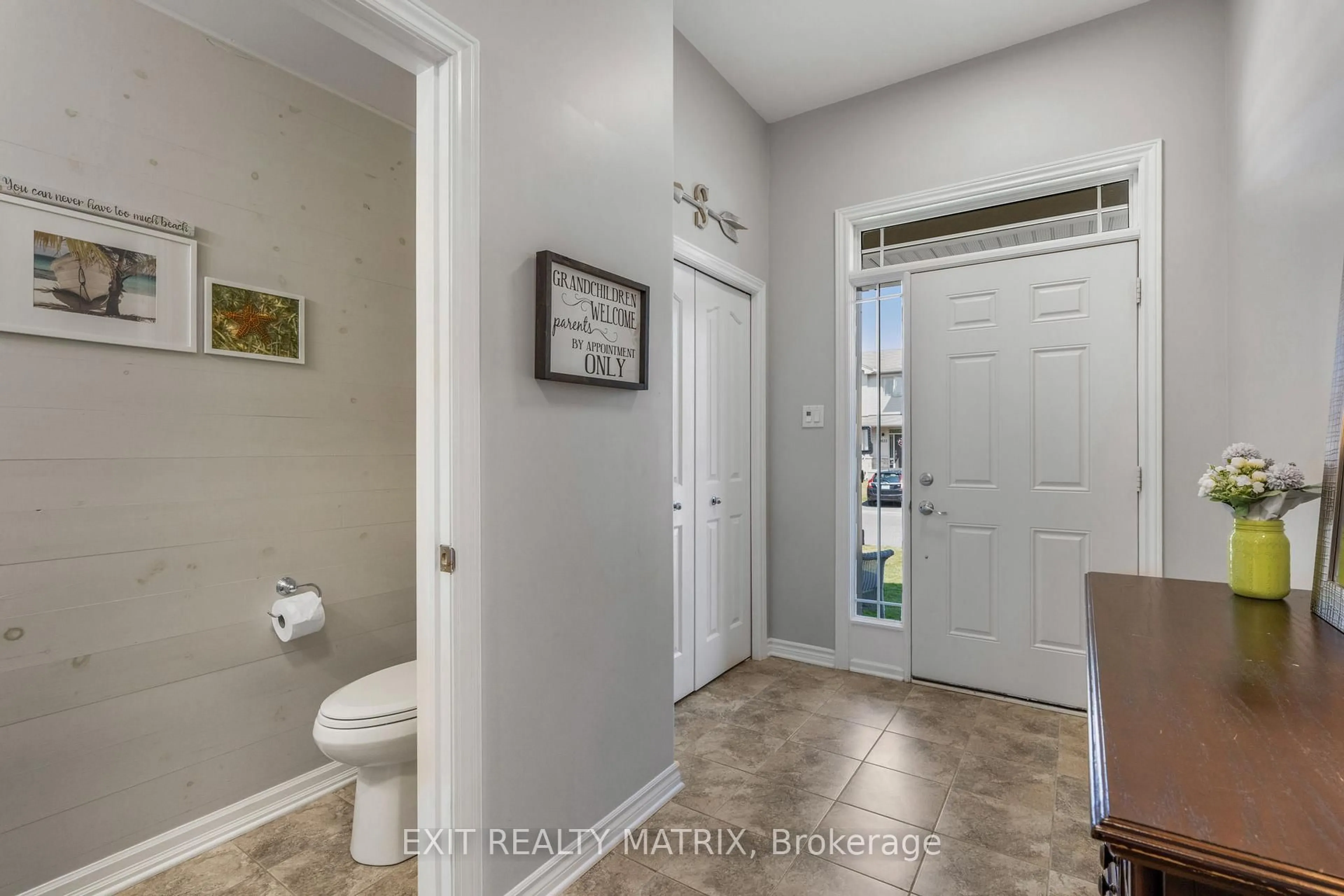 Indoor entryway for 1836 Arrowgrass Way, Ottawa Ontario K4A 0H9
