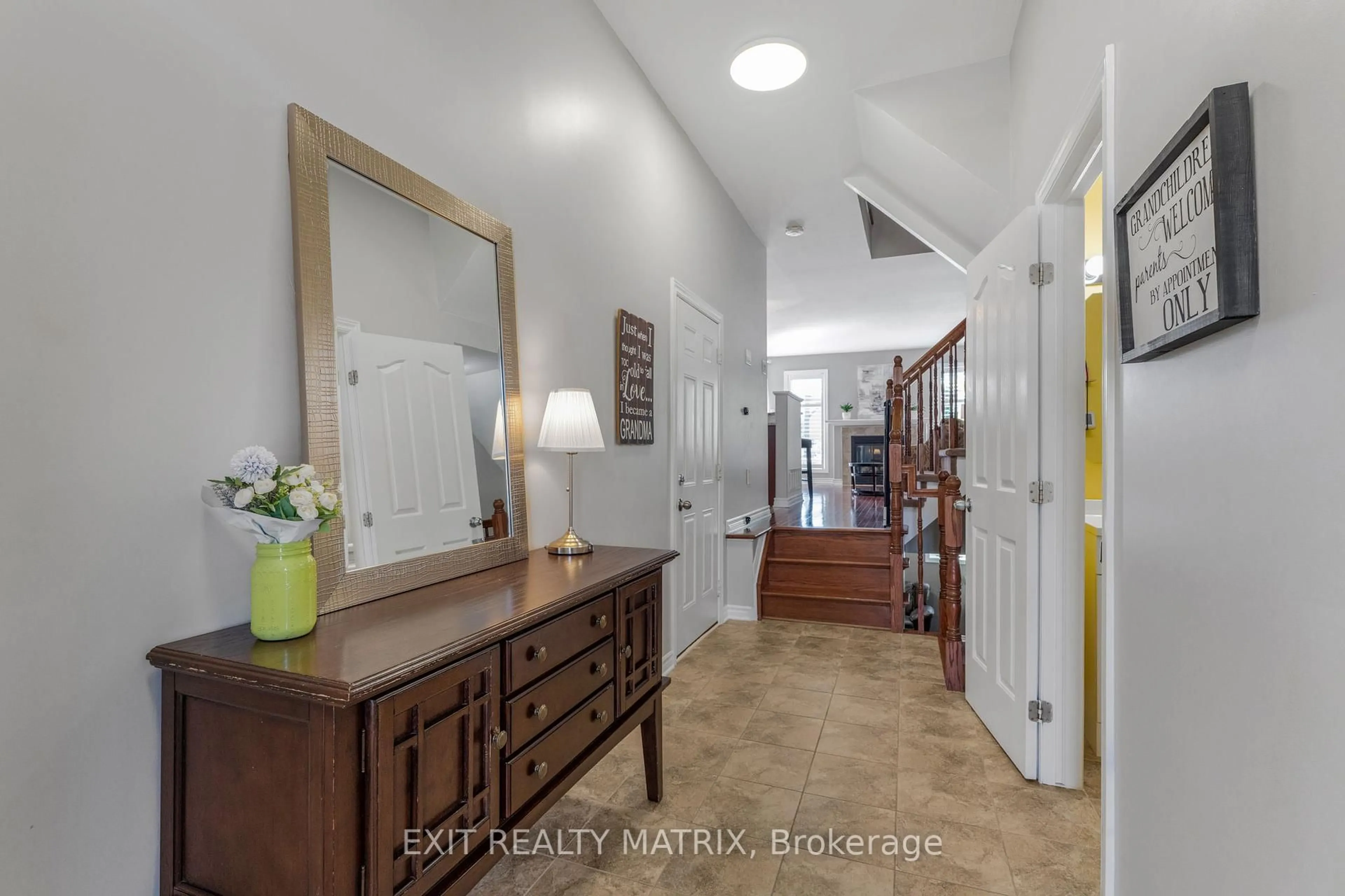 Indoor entryway for 1836 Arrowgrass Way, Ottawa Ontario K4A 0H9