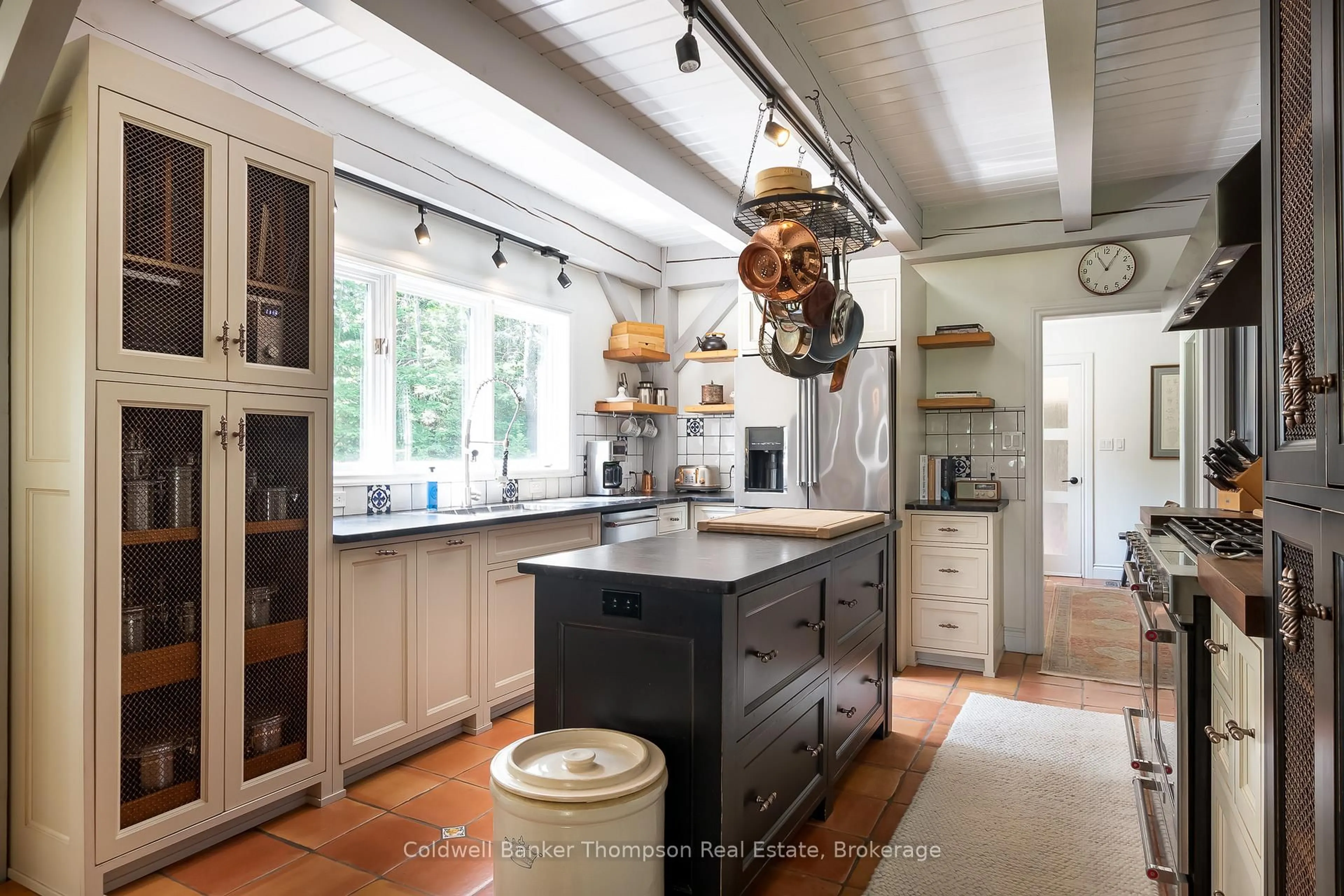 Rustic kitchen, ceramic/tile floor for 1095 Williamsport Rd, Huntsville Ontario P1H 2J4