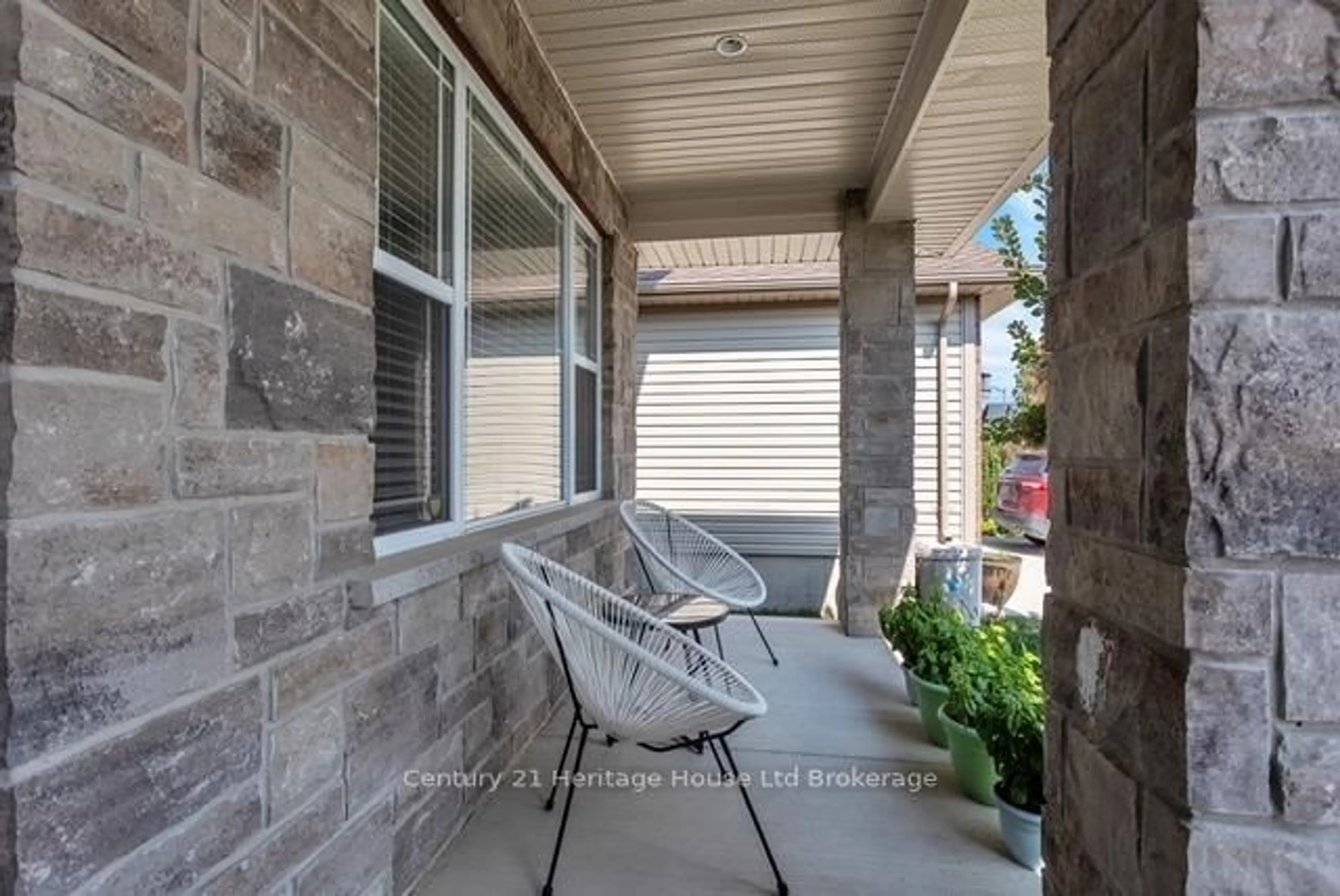 Patio, street for 83 Walker Rd, Ingersoll Ontario N5C 0C3