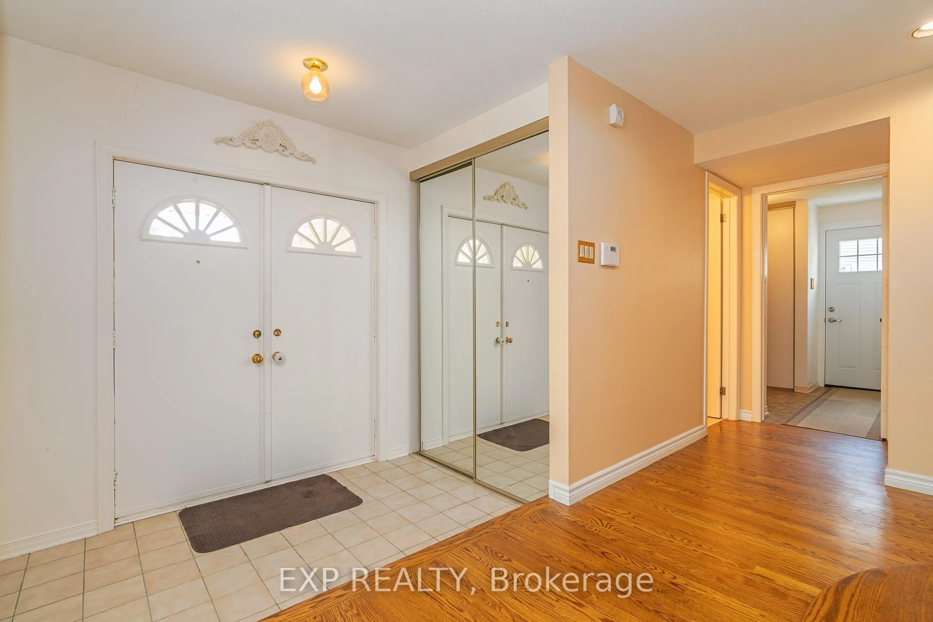 Indoor entryway for 1874 Robinwood Pl, Orleans Ontario K1C 6L8
