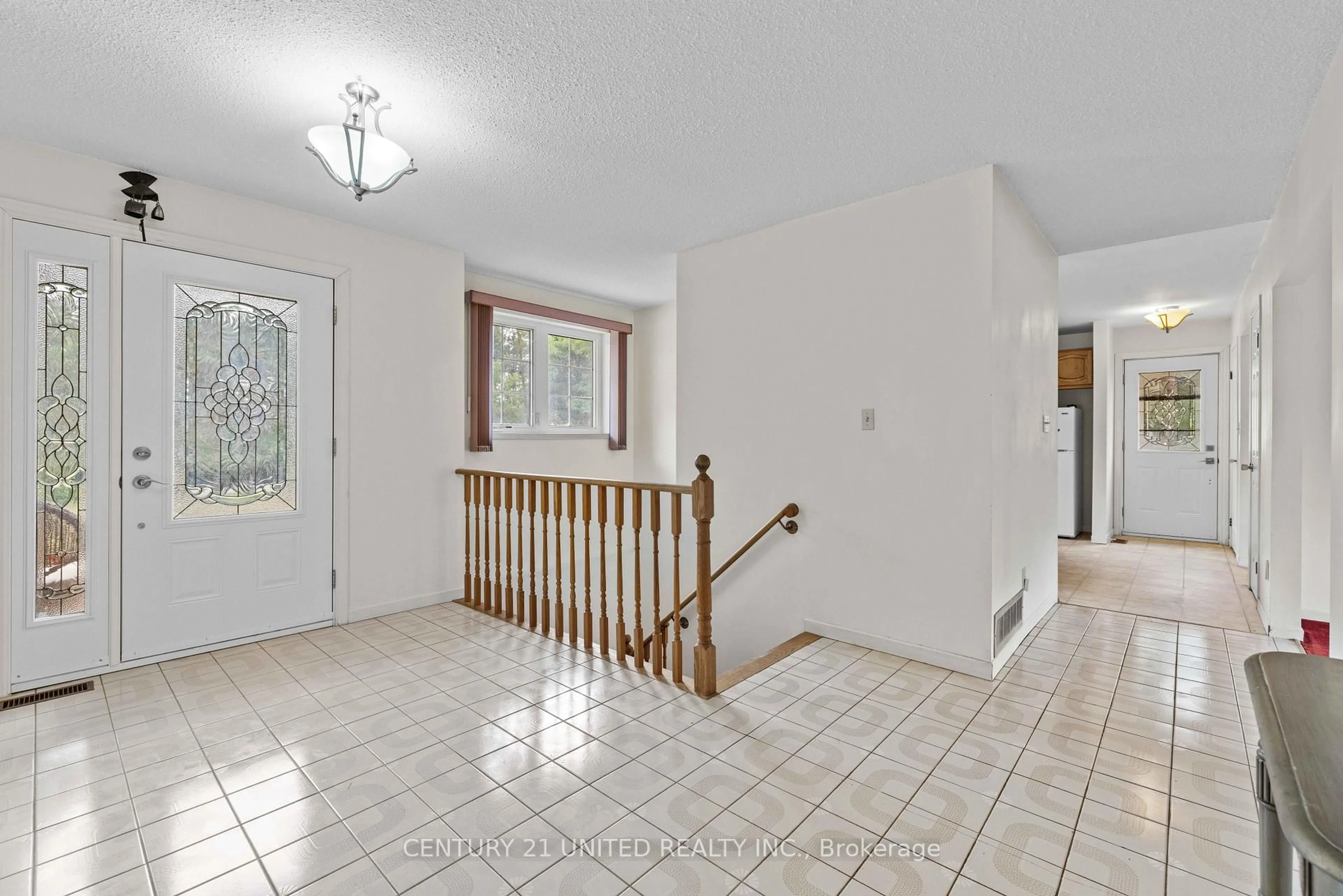Indoor entryway for 612 Fallis 6th Line, Cavan Monaghan Ontario L0A 1G0