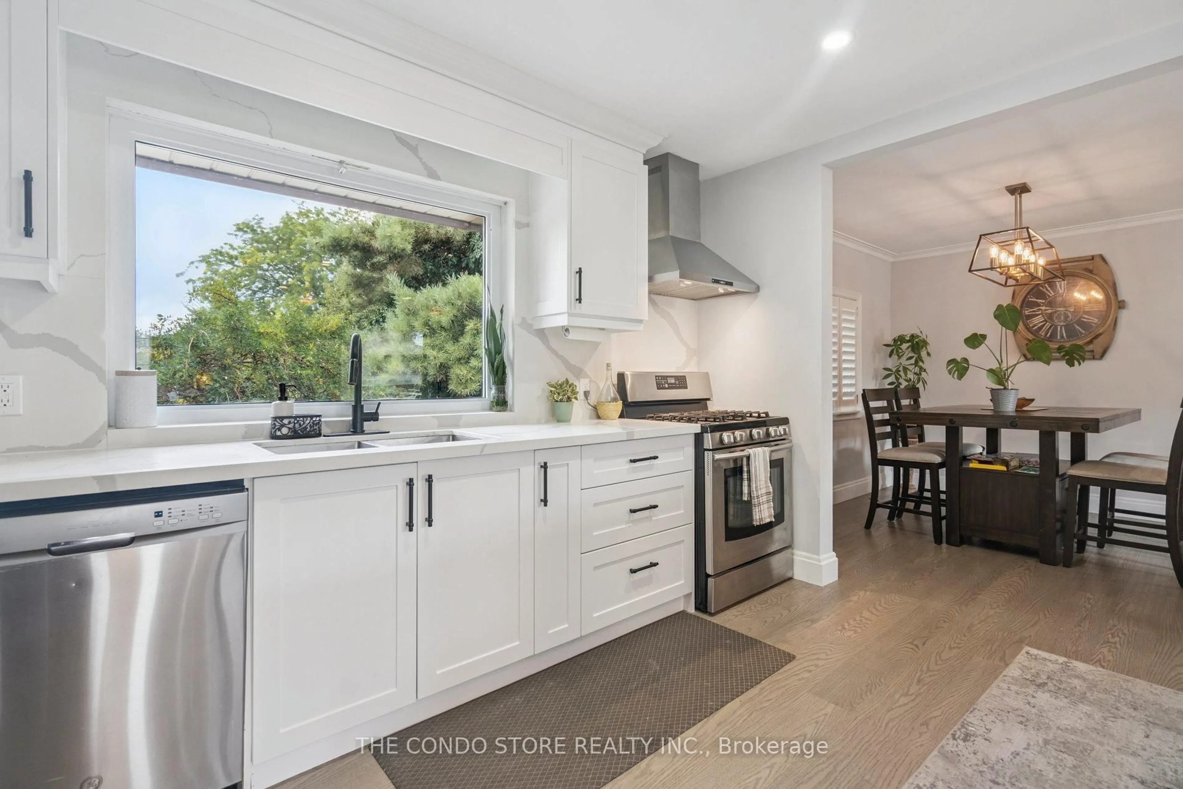 Open concept kitchen, unknown for 15 Old Orchard Dr, Hamilton Ontario L8E 1E9