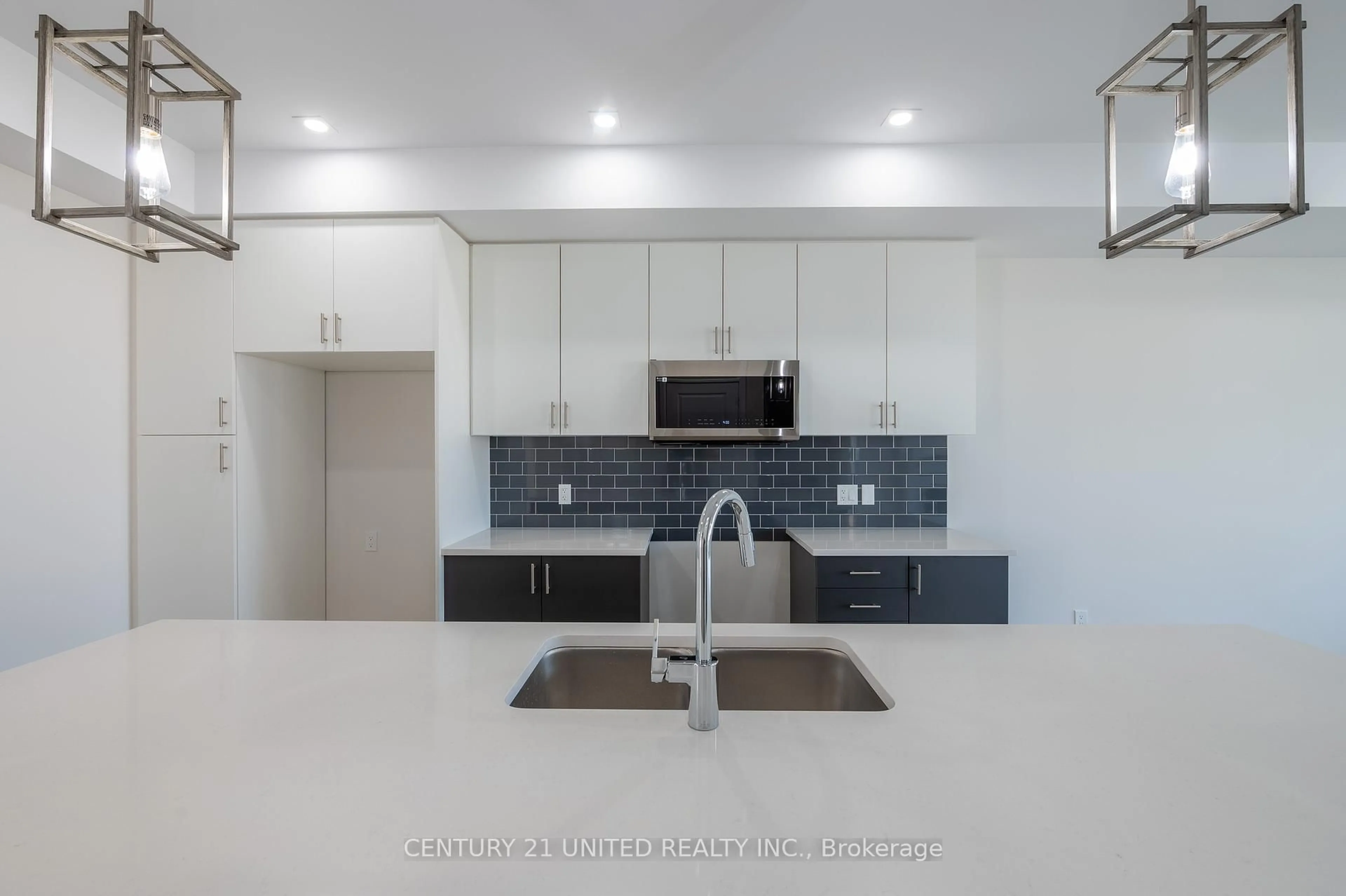 Open concept kitchen, ceramic/tile floor for 309 Mullighan Gdns, Peterborough North Ontario K9K 0G3