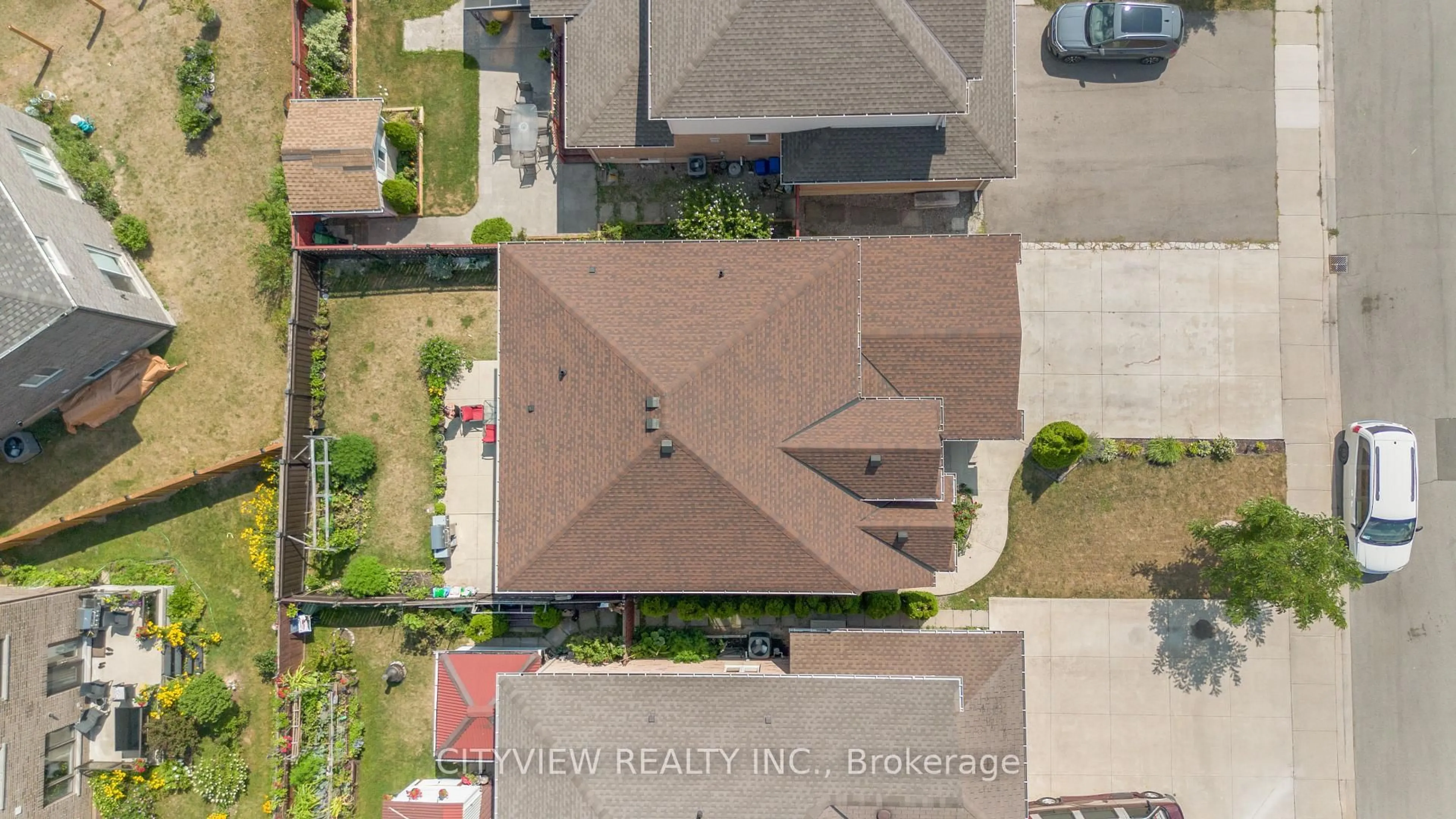 A pic from outside/outdoor area/front of a property/back of a property/a pic from drone, street for 48 Nashville Circ, Hamilton Ontario L8G 5H2