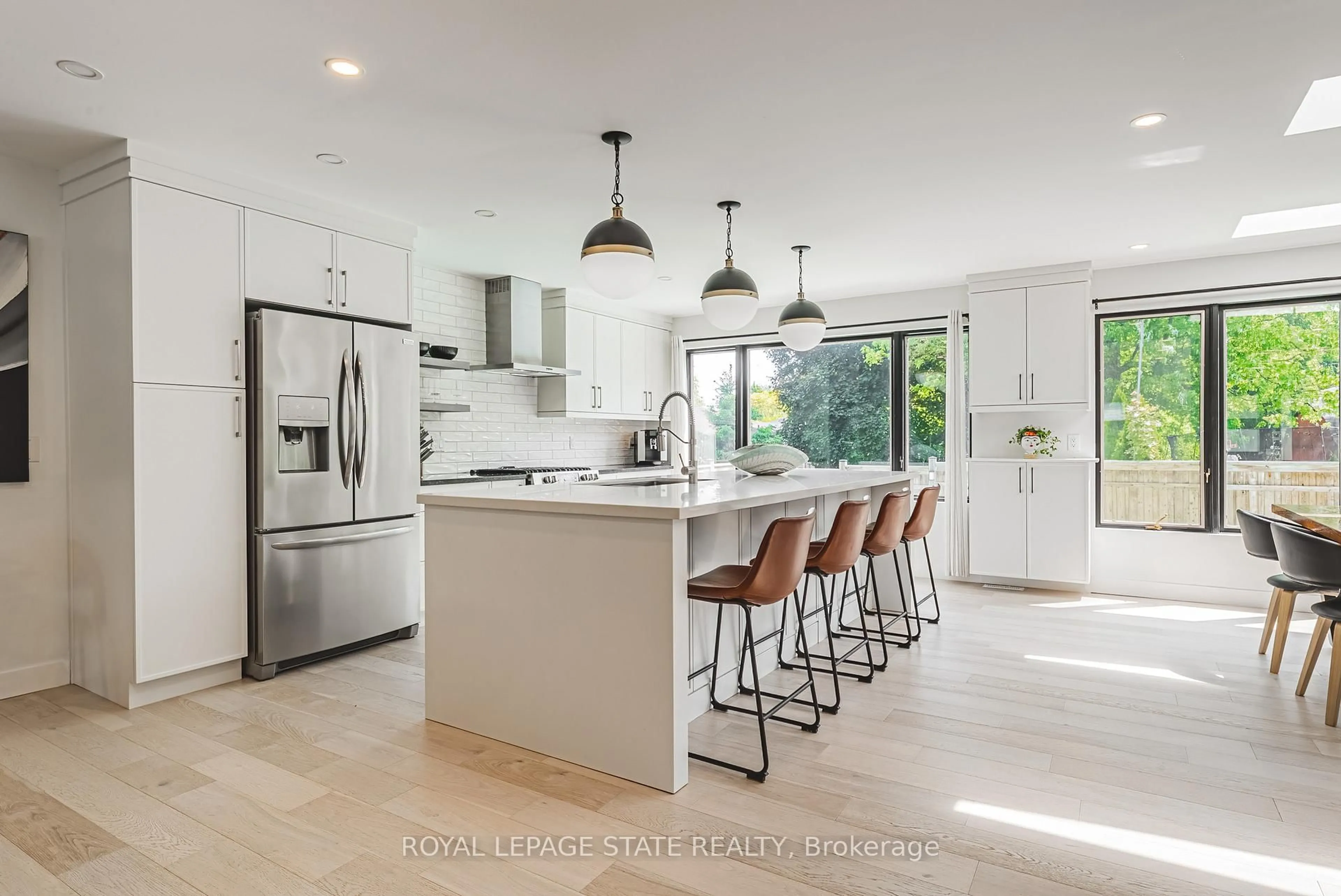 Open concept kitchen, ceramic/tile floor for 16 Lynndale Dr, Hamilton Ontario L9H 3L6