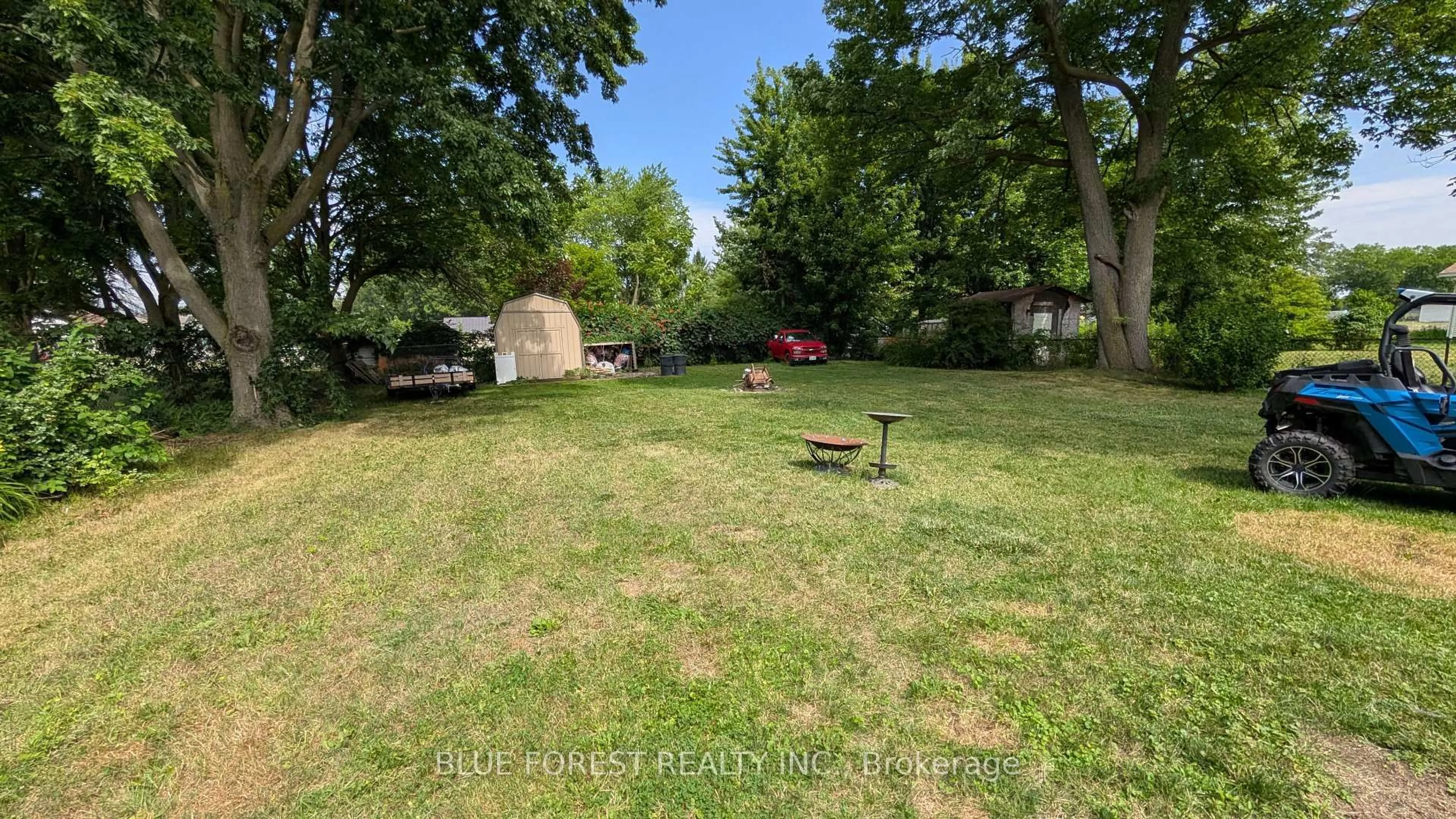 A pic from outside/outdoor area/front of a property/back of a property/a pic from drone, street for 4 Aberdeen St, Chatham-Kent Ontario N0P 1W0