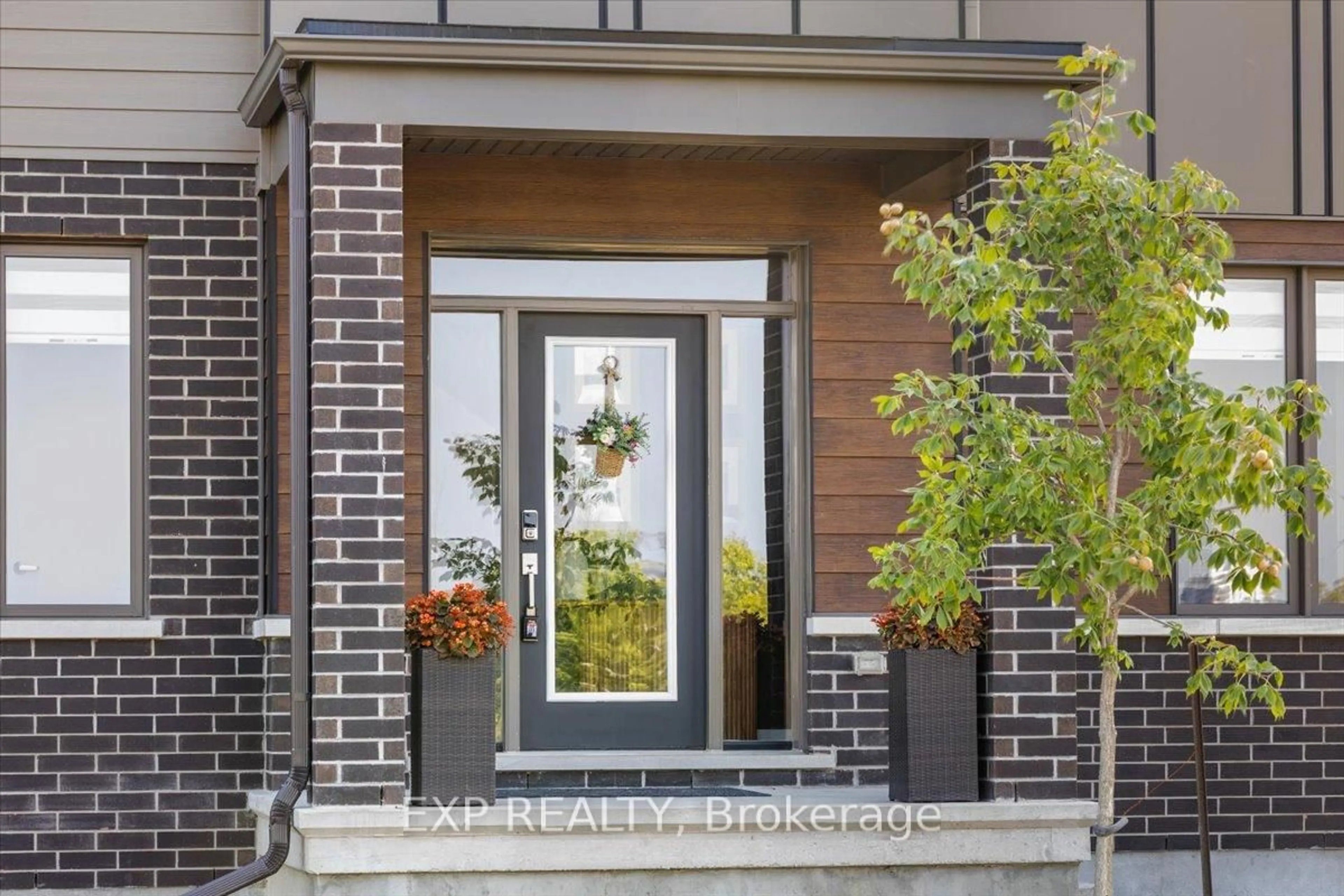 Indoor entryway for 235 Conservancy Dr, Ottawa Ontario K2J 7M5