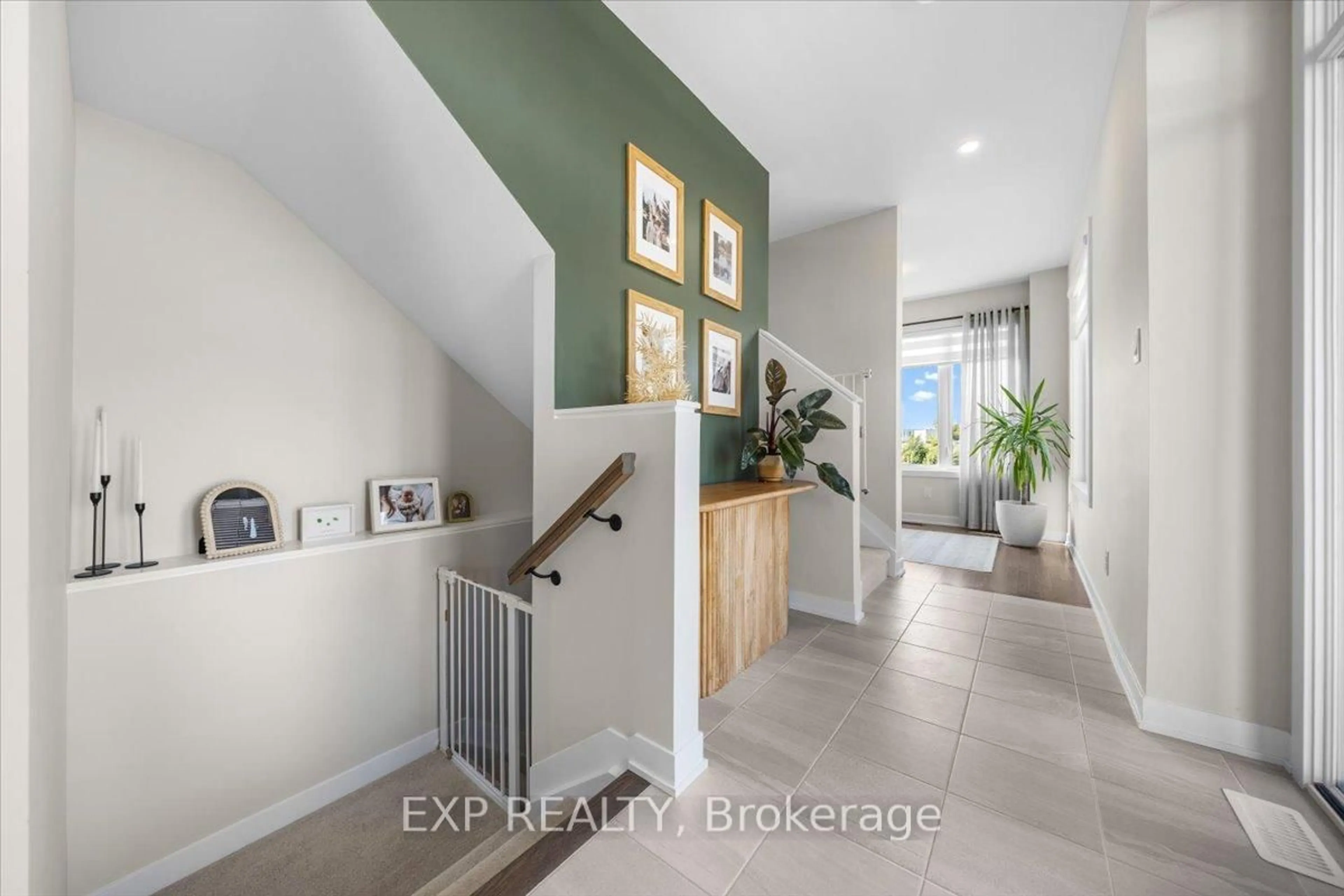 Indoor entryway for 235 Conservancy Dr, Ottawa Ontario K2J 7M5