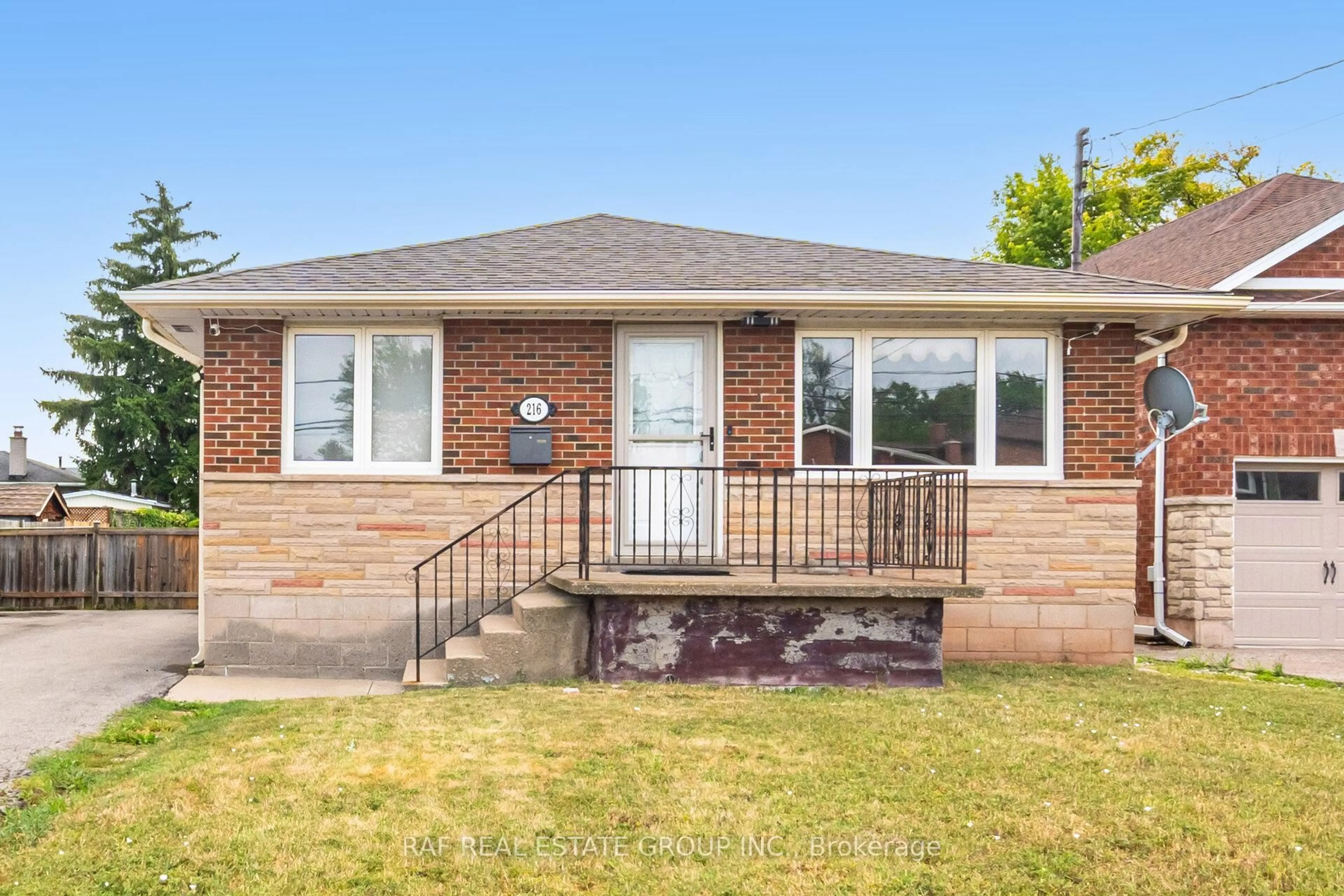 Home with brick exterior material, street for 216 Millen Rd, Hamilton Ontario L8E 2G7