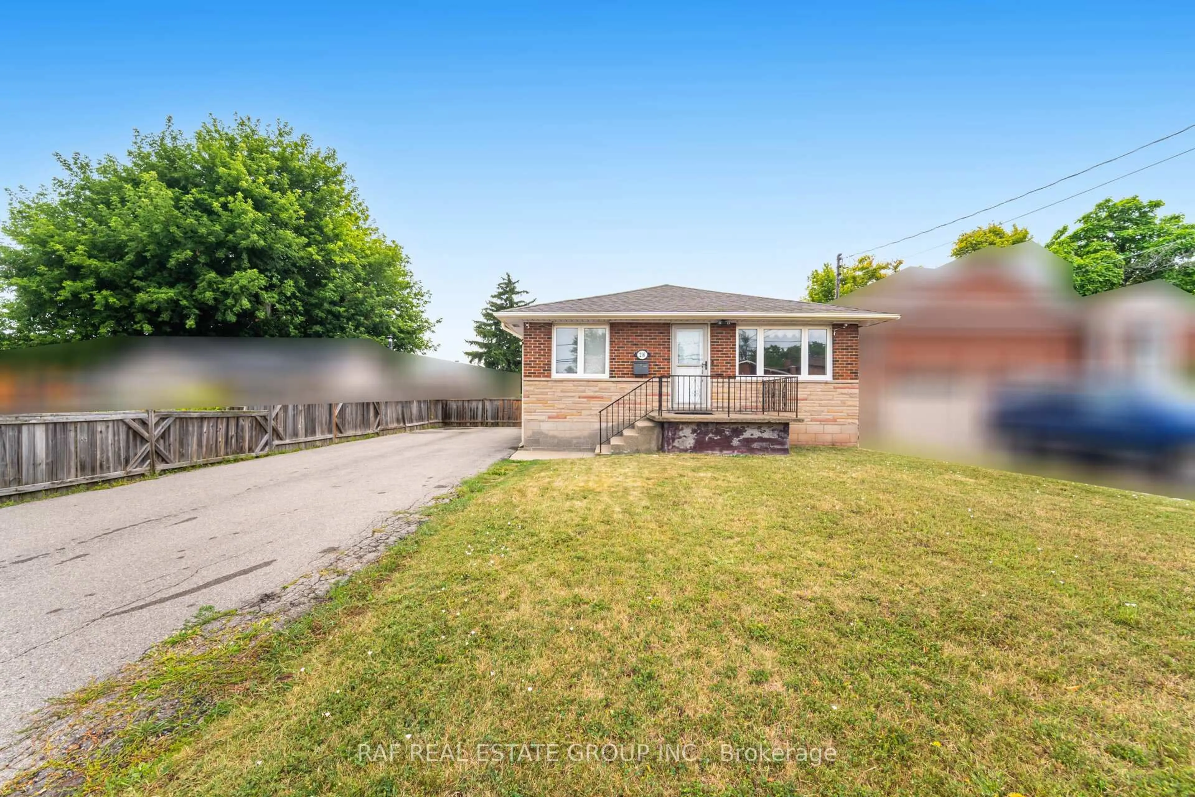 A pic from outside/outdoor area/front of a property/back of a property/a pic from drone, street for 216 Millen Rd, Hamilton Ontario L8E 2G7