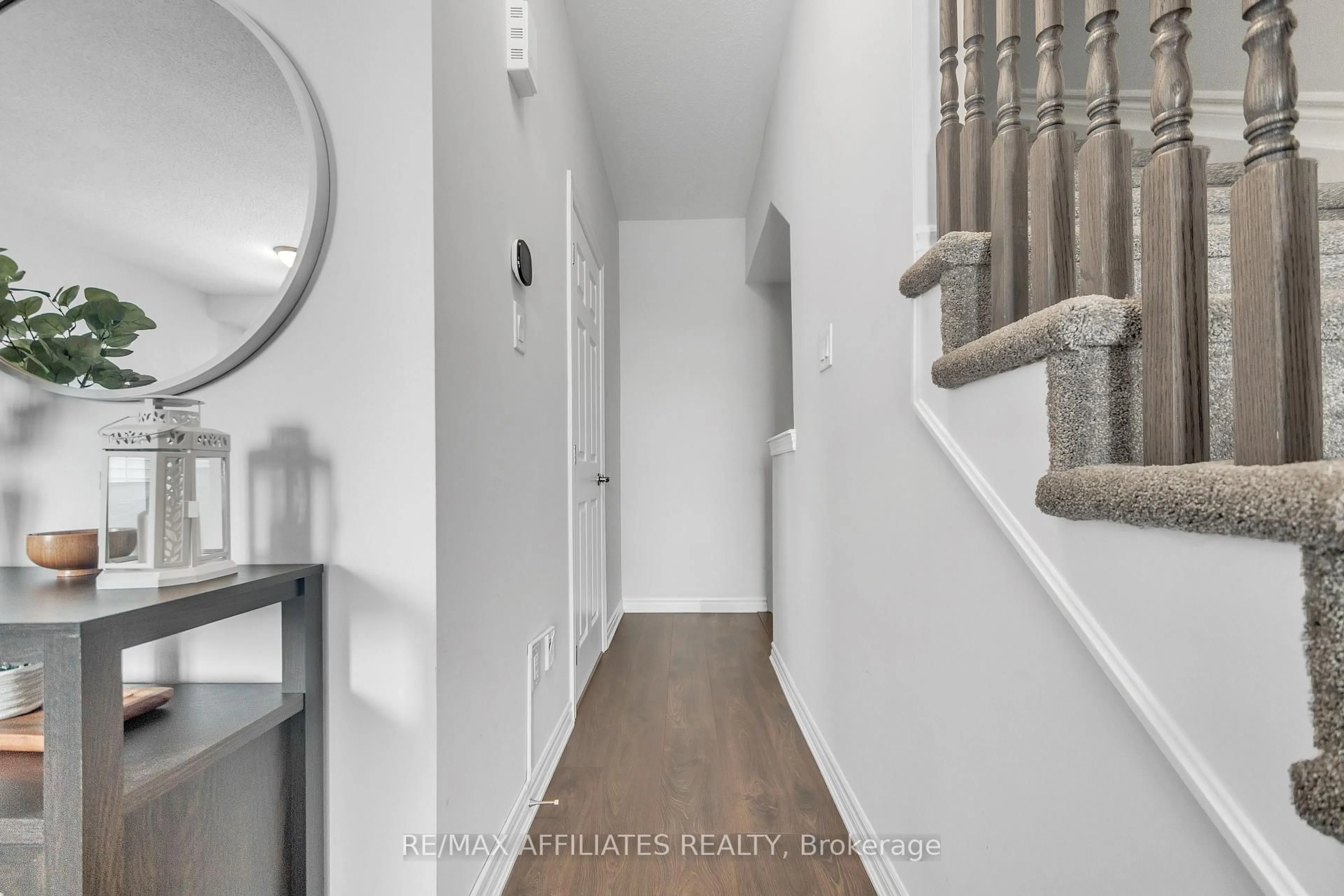 Indoor entryway for 388 Aphelion Cres, Ottawa Ontario K2J 6N5