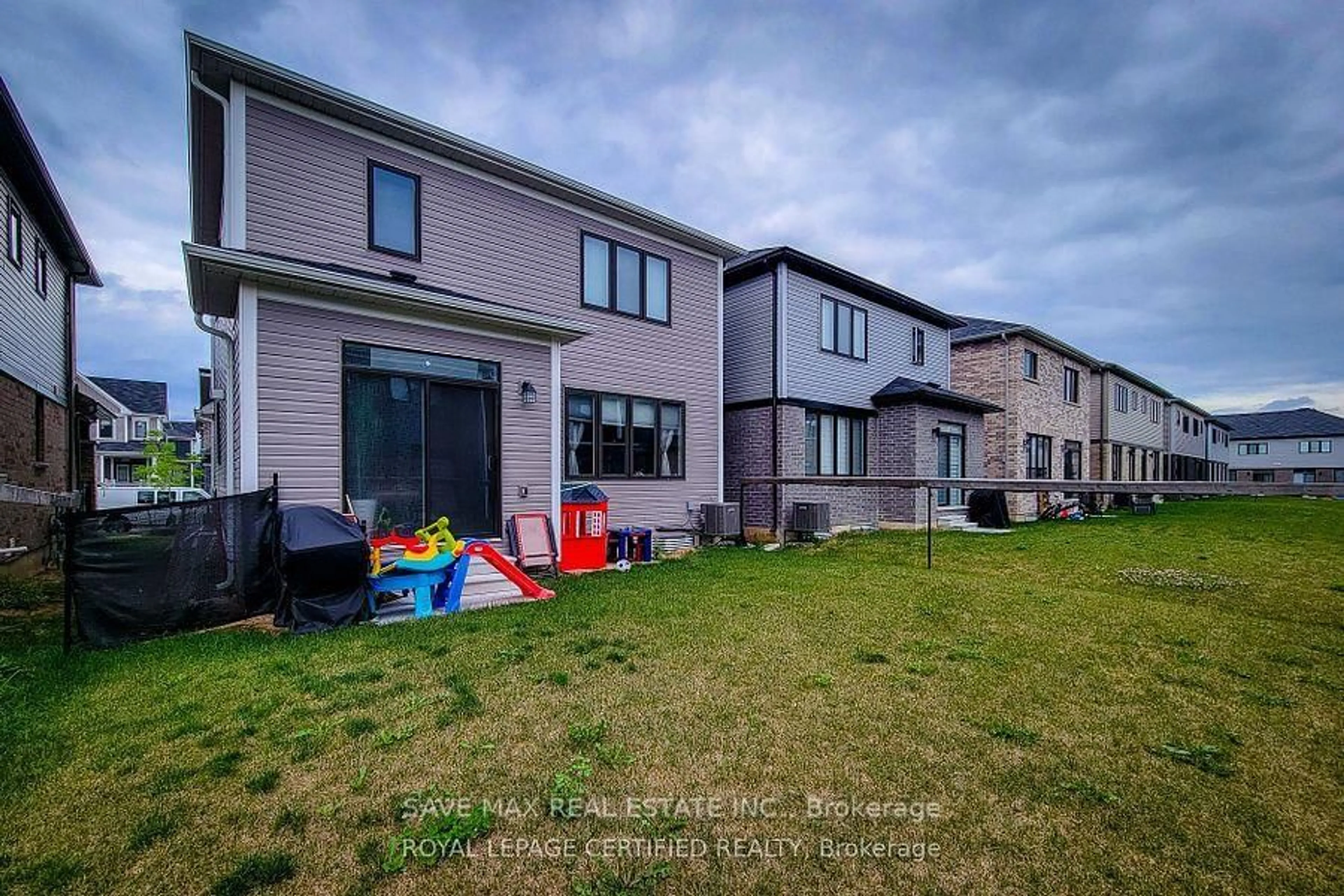 A pic from outside/outdoor area/front of a property/back of a property/a pic from drone, street for 65 Lillian Way, Haldimand Ontario N3W 2G9