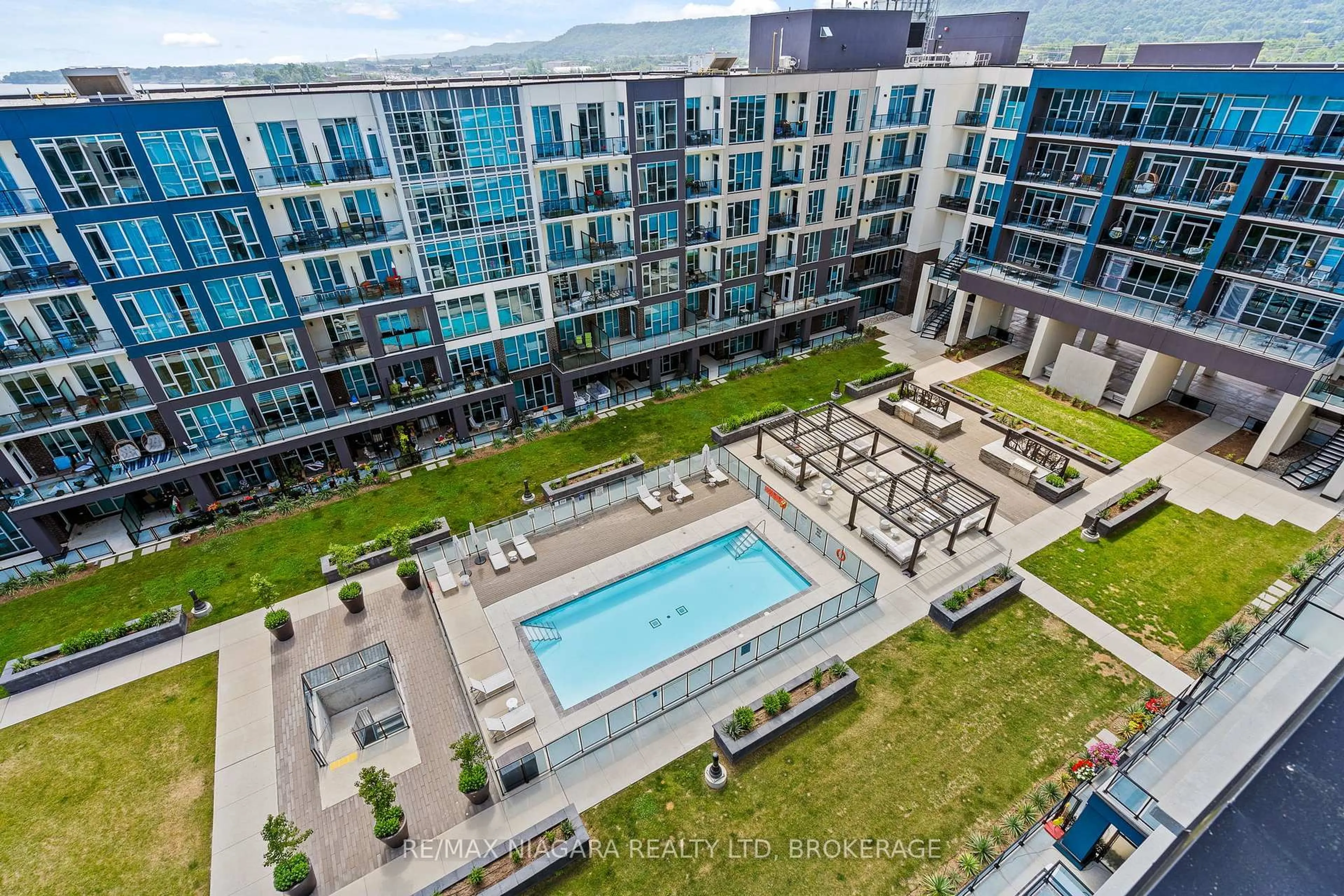 Pool for 16 Concord Pl #416, Grimsby Ontario L3M 0J1
