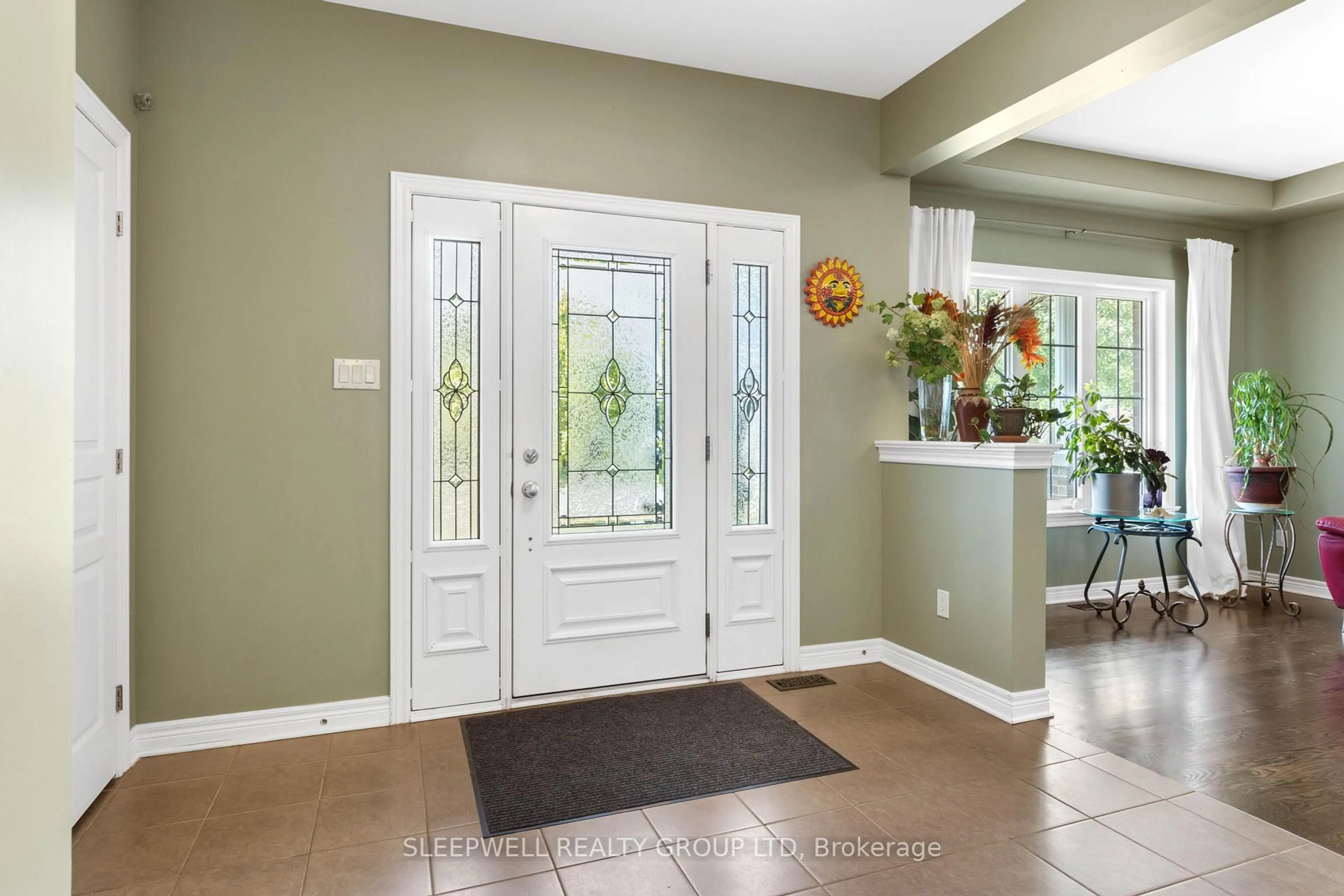 Indoor entryway for 974 Falaise Rd, Ottawa Ontario K2C 0M1