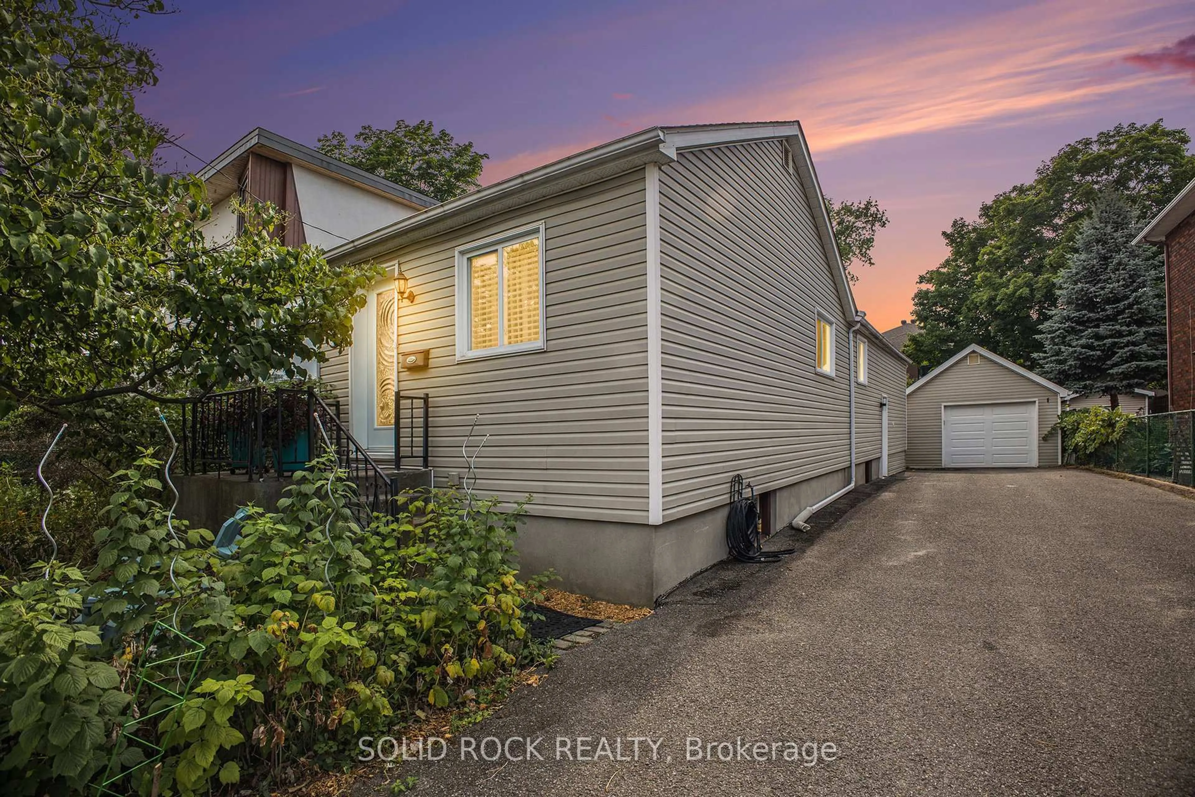 A pic from outside/outdoor area/front of a property/back of a property/a pic from drone, street for 236 Northwestern Ave, Ottawa Ontario K1Y 0M3