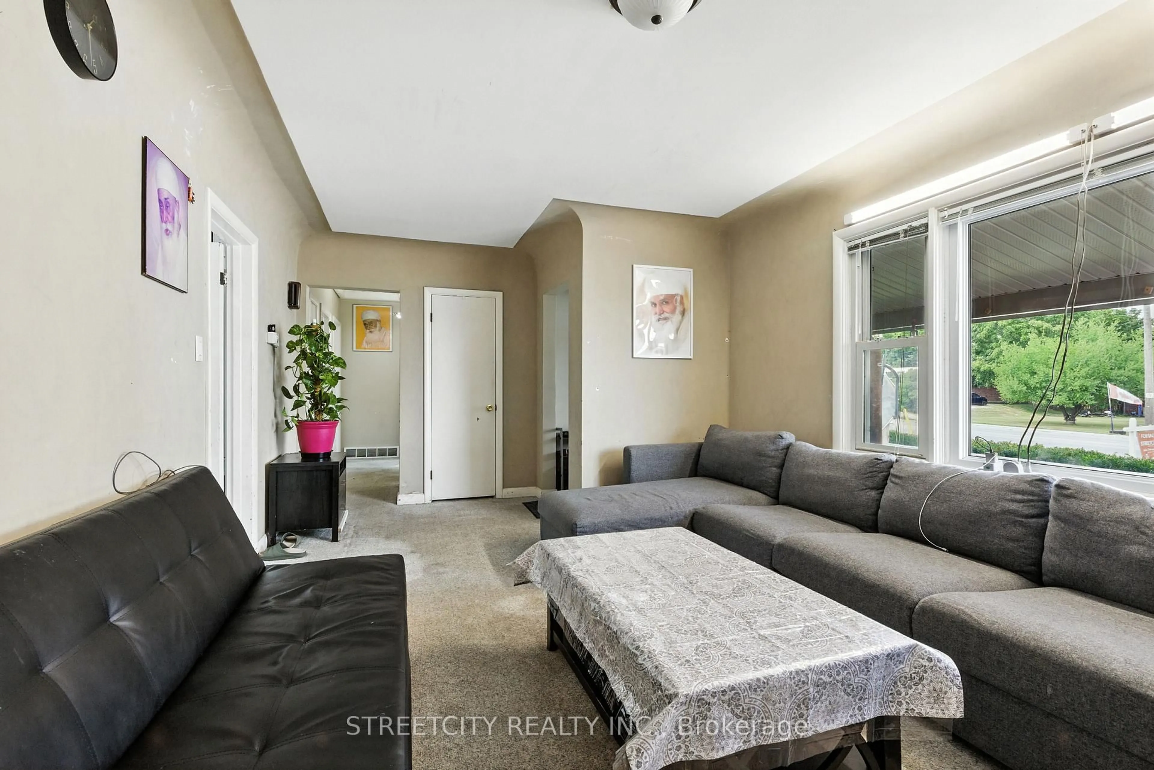 Living room with furniture, unknown for 2257 Trafalgar St, London East Ontario N5V 4Z7