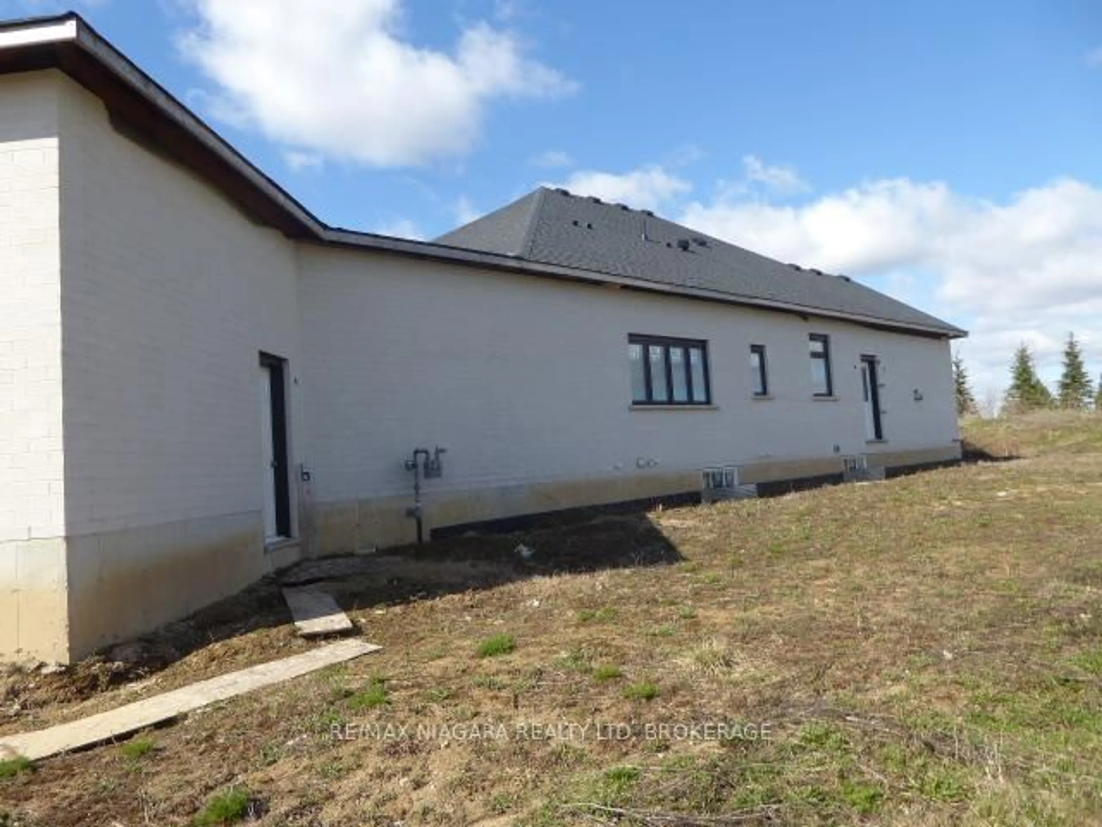 A pic from outside/outdoor area/front of a property/back of a property/a pic from drone, building for 455 Mines Rd, Haldimand Ontario N3W 1X6
