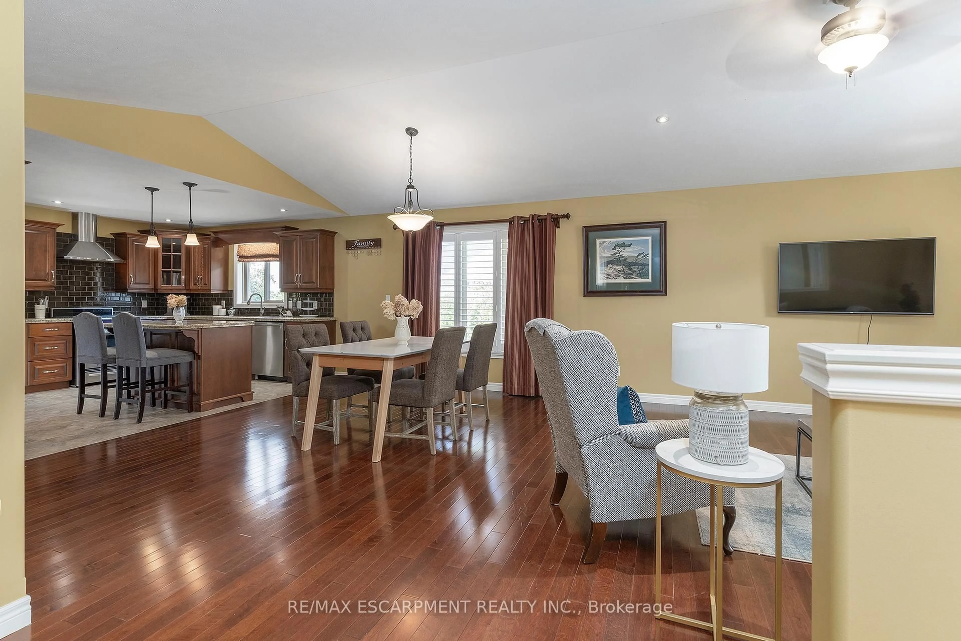 Open concept kitchen, unknown for 6 Wintergreen Cres, Norfolk Ontario N4B 2W5