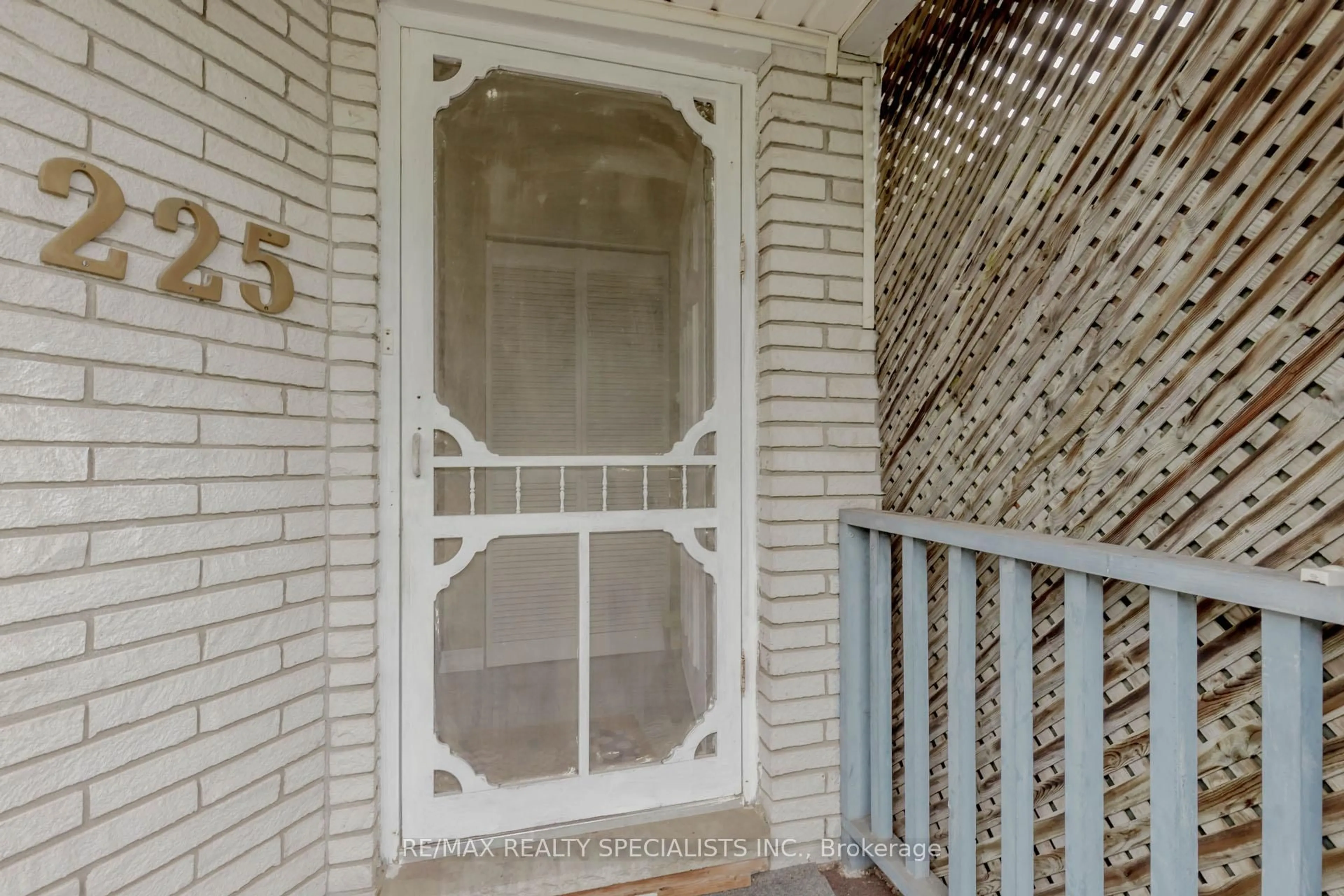 Unknown for 225 Arlington St, Cambridge Ontario N3H 4B9